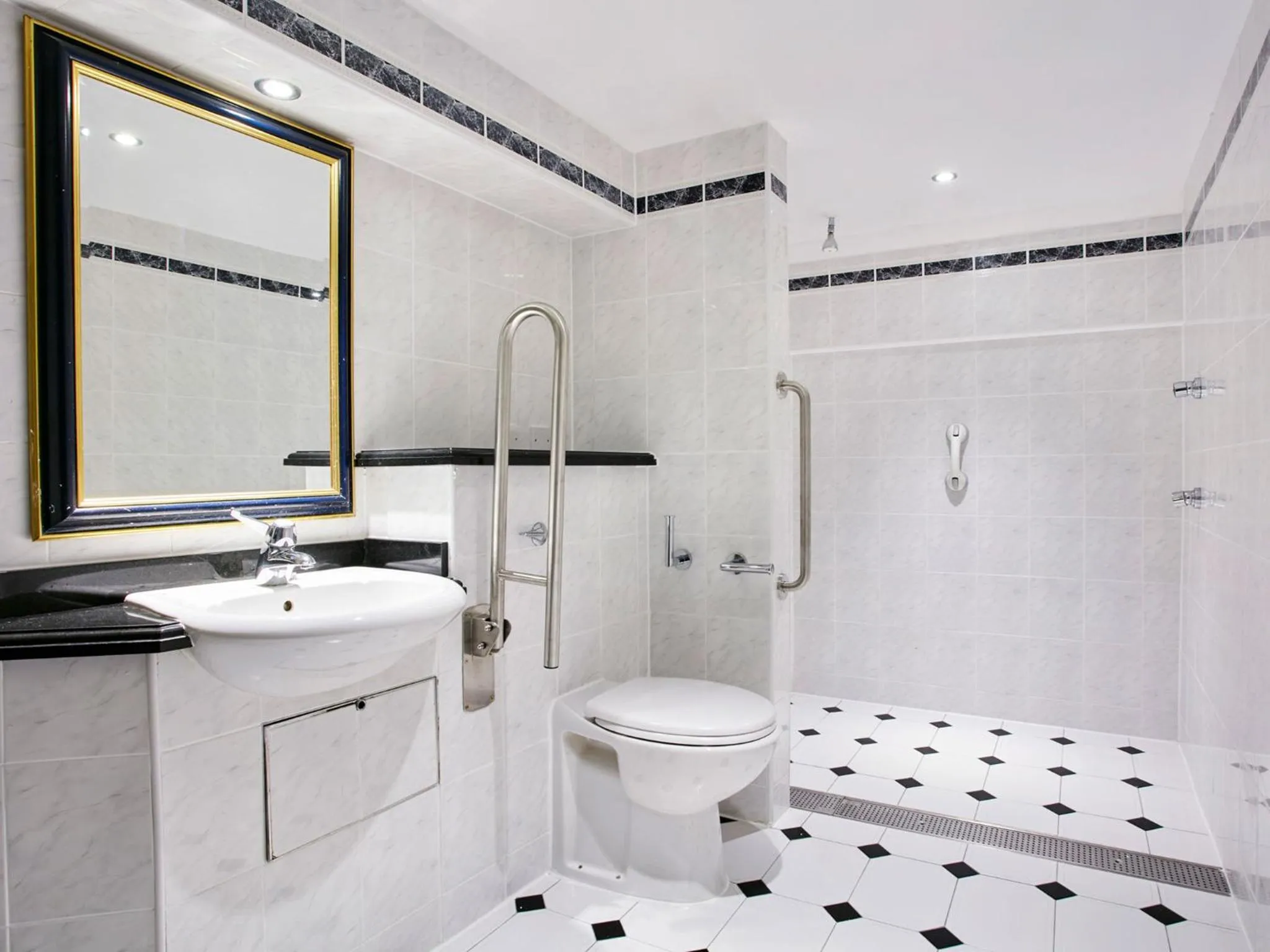 Bathroom in Leonardo Hotel Middlesbrough