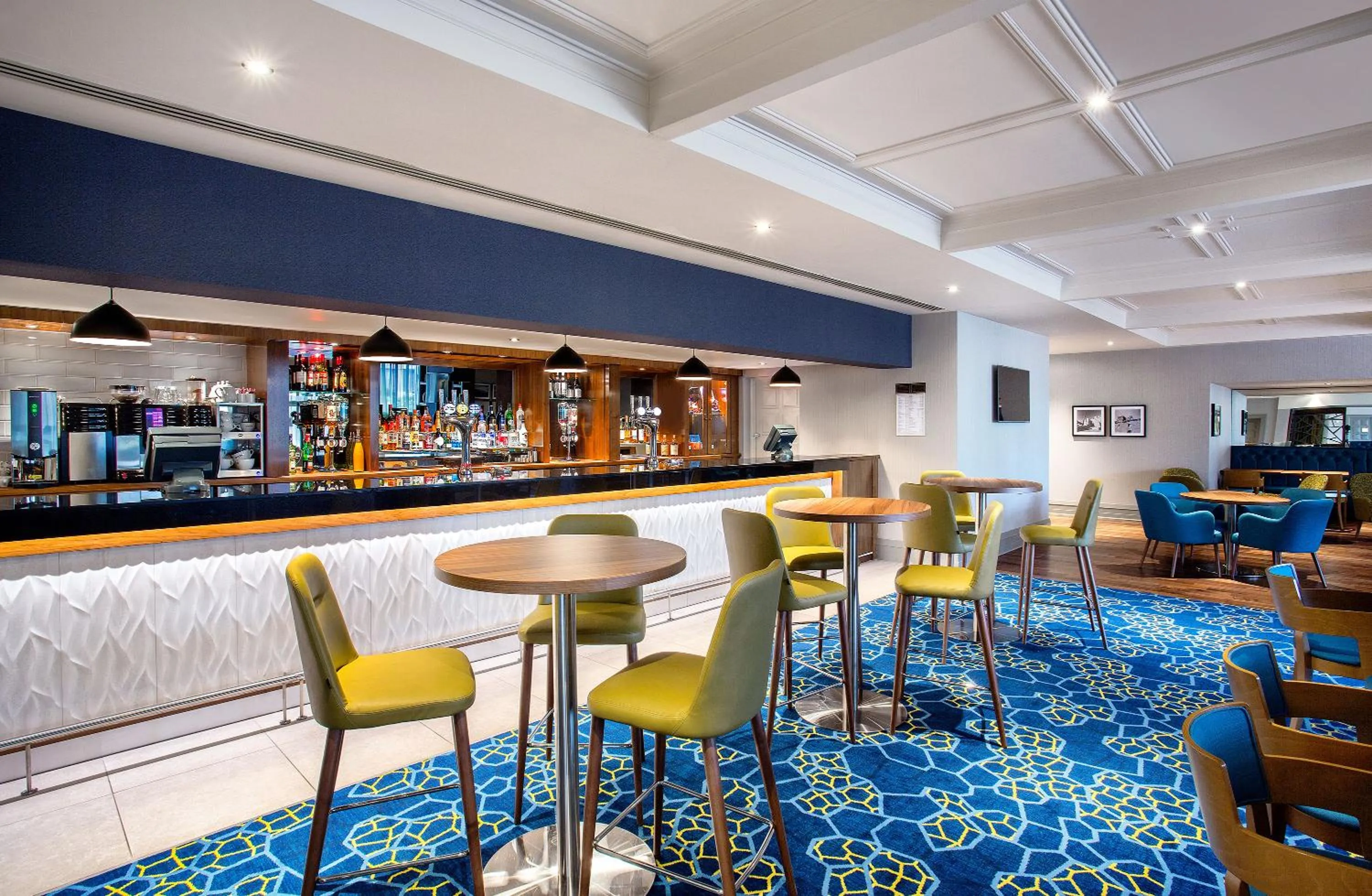Lounge or bar in Leonardo Hotel and Conference Venue Aberdeen Airport