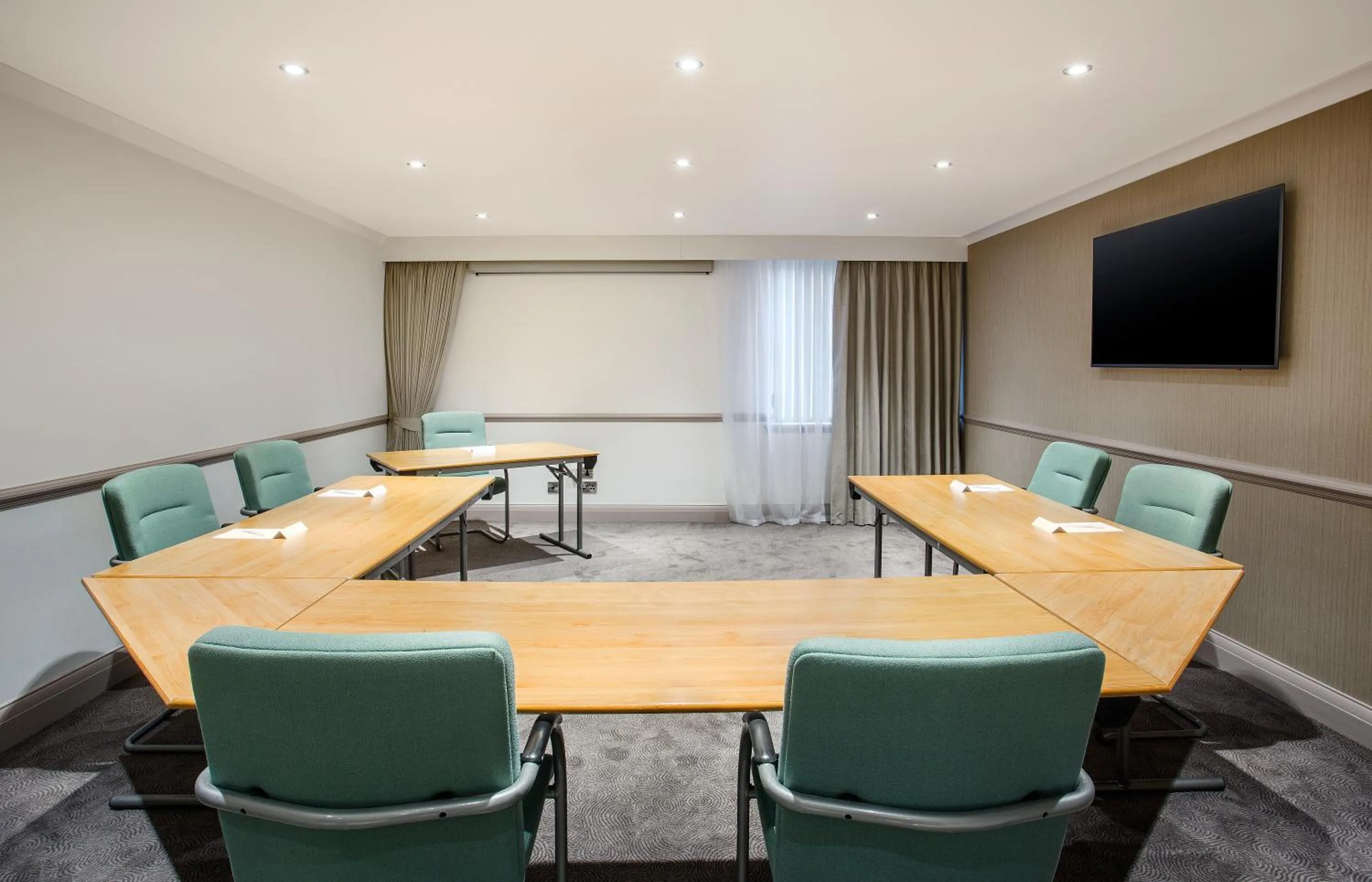 Meeting/conference room in Leonardo Hotel and Conference Venue Aberdeen Airport