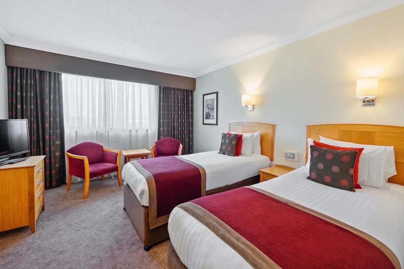 Bedroom, Bed in The Aberdeen Altens Hotel