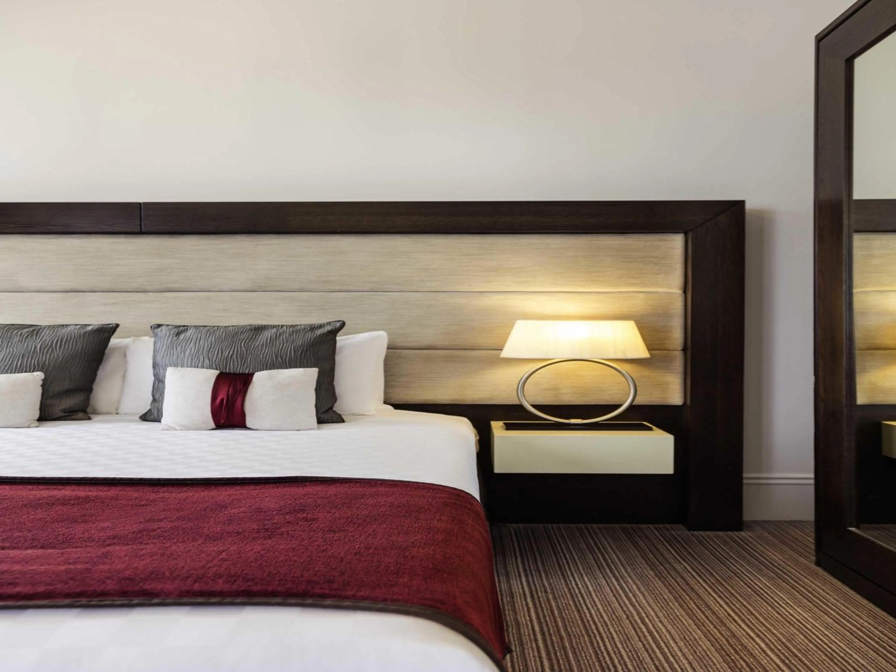 Bedroom, Bed in Mercure Aberdeen Caledonian Hotel