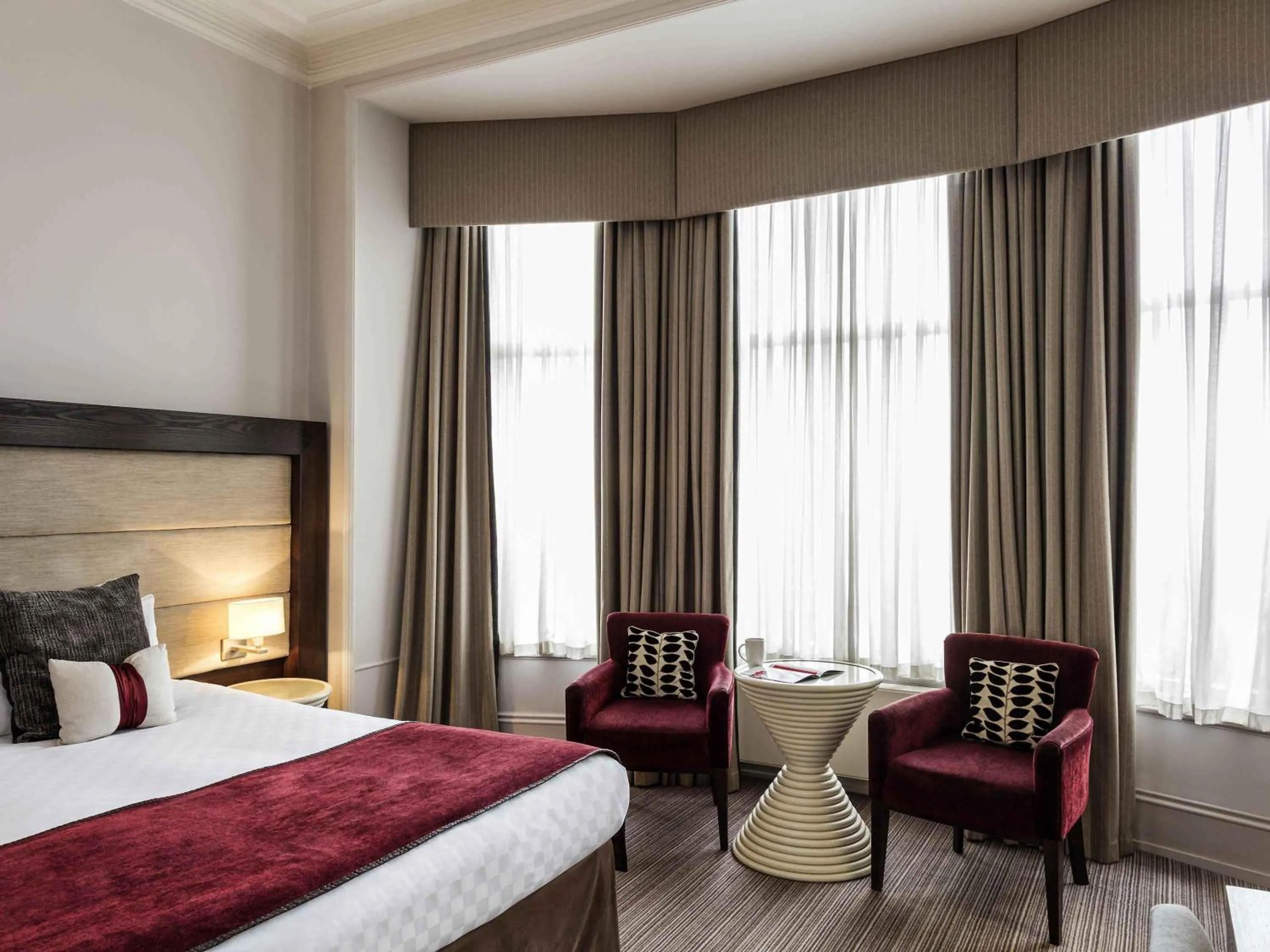 Bedroom, Bed in Mercure Aberdeen Caledonian Hotel