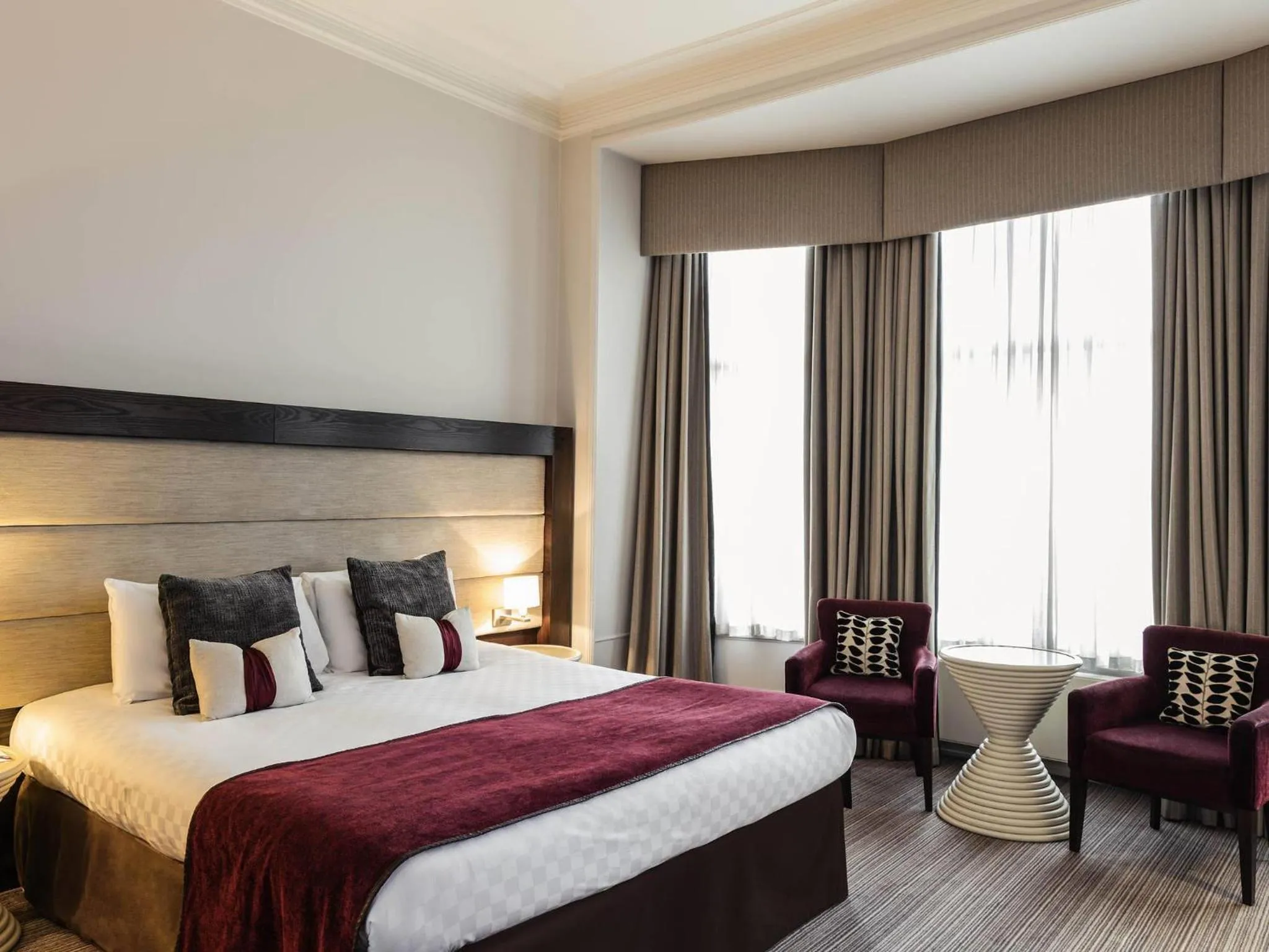 Bedroom, Bed in Mercure Aberdeen Caledonian Hotel