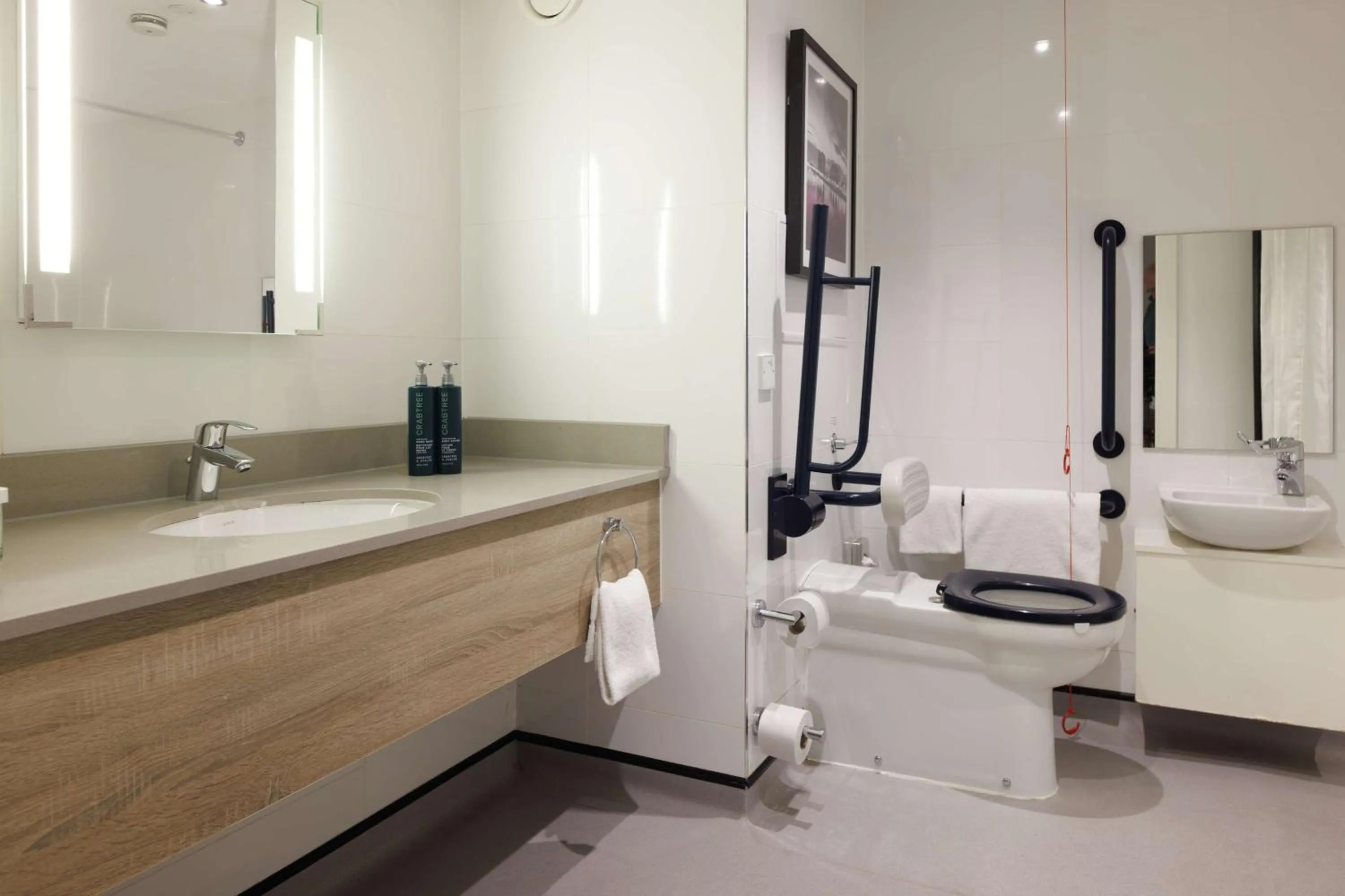 Photo of the whole room in DoubleTree by Hilton Glasgow Central