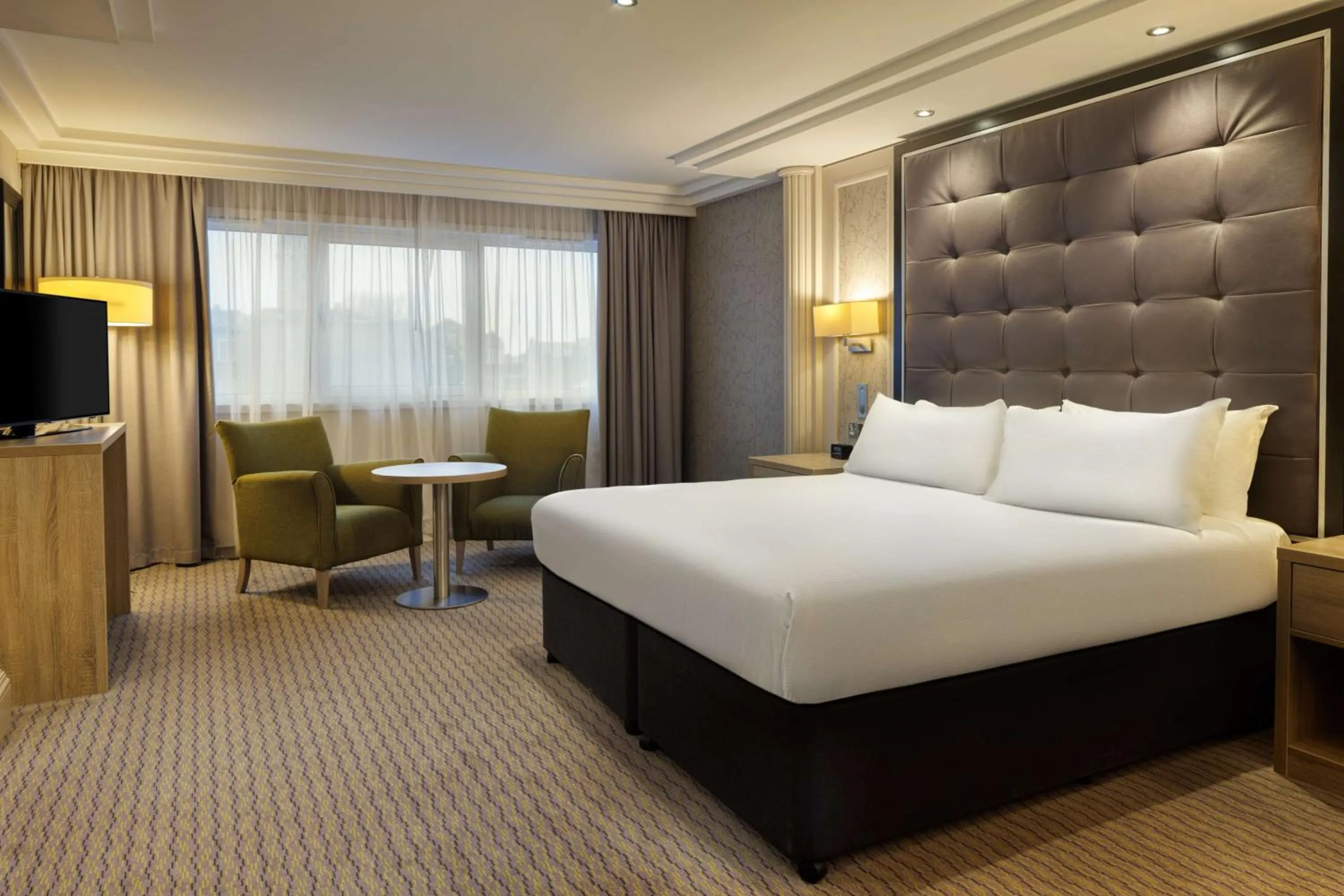 Bed in DoubleTree by Hilton Glasgow Central