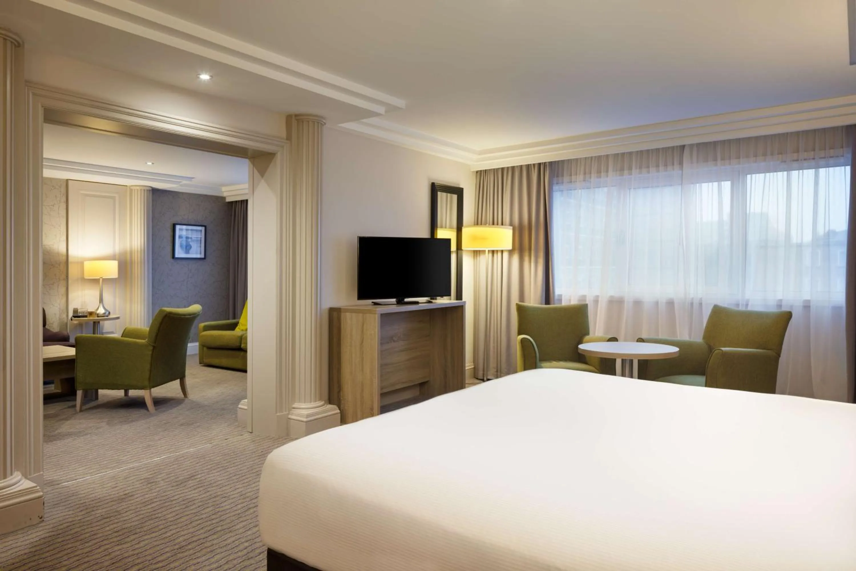 Photo of the whole room, Bed in DoubleTree by Hilton Glasgow Central
