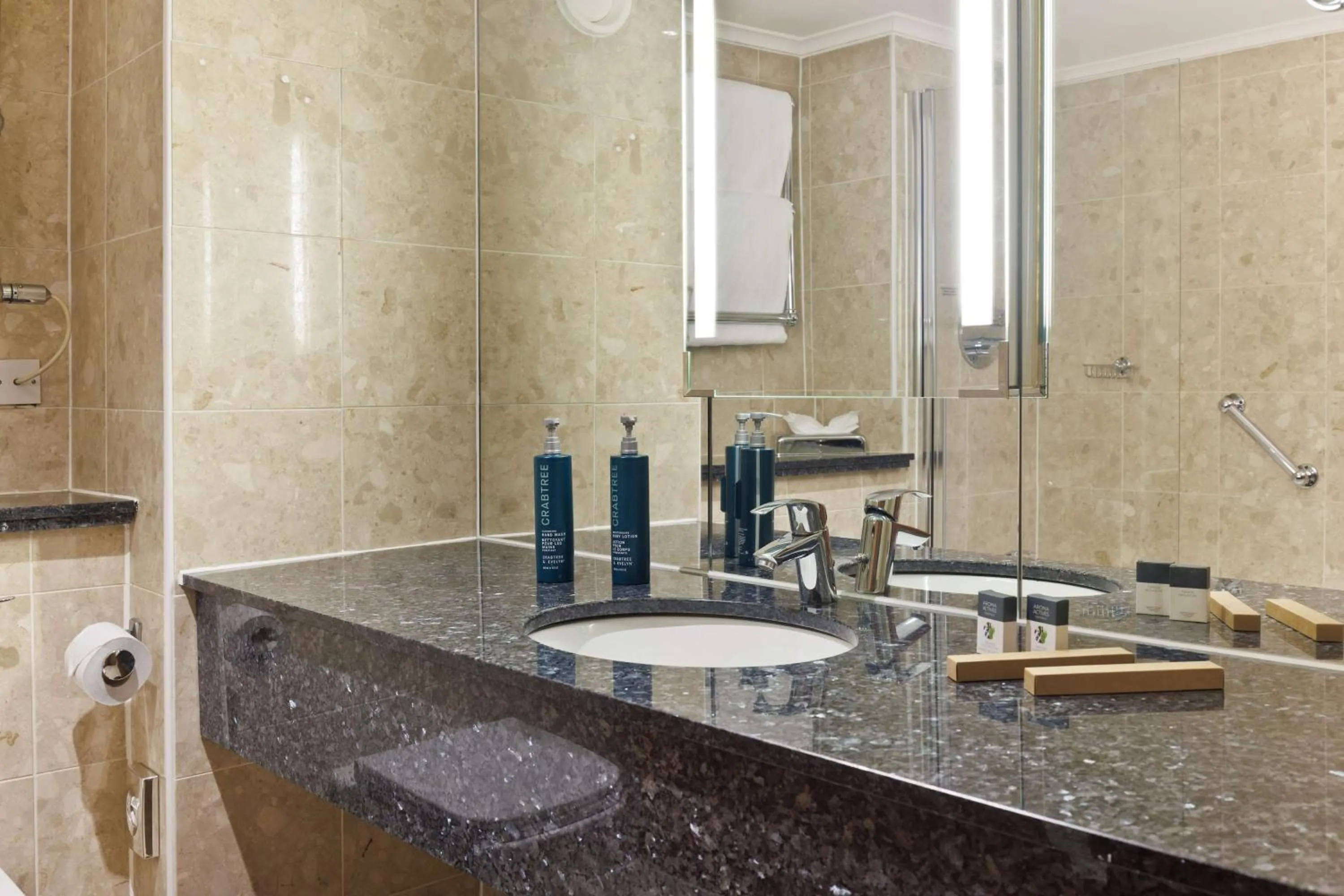 Photo of the whole room in DoubleTree by Hilton Glasgow Central