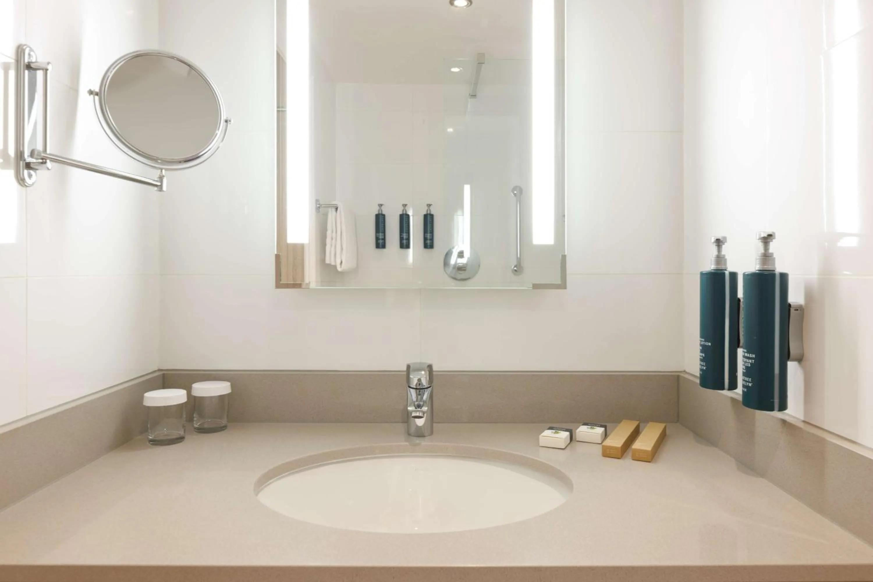 Photo of the whole room in DoubleTree by Hilton Glasgow Central