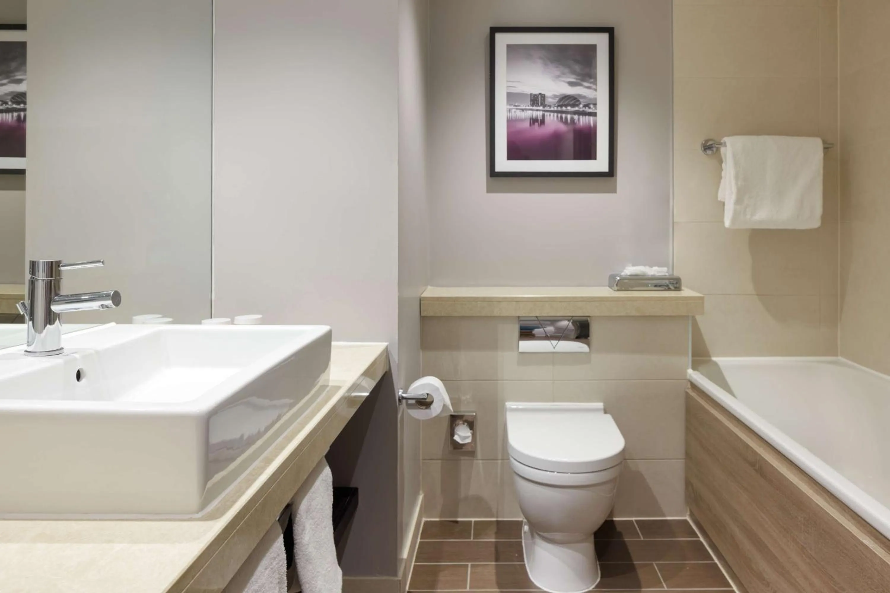 Photo of the whole room in DoubleTree by Hilton Glasgow Central