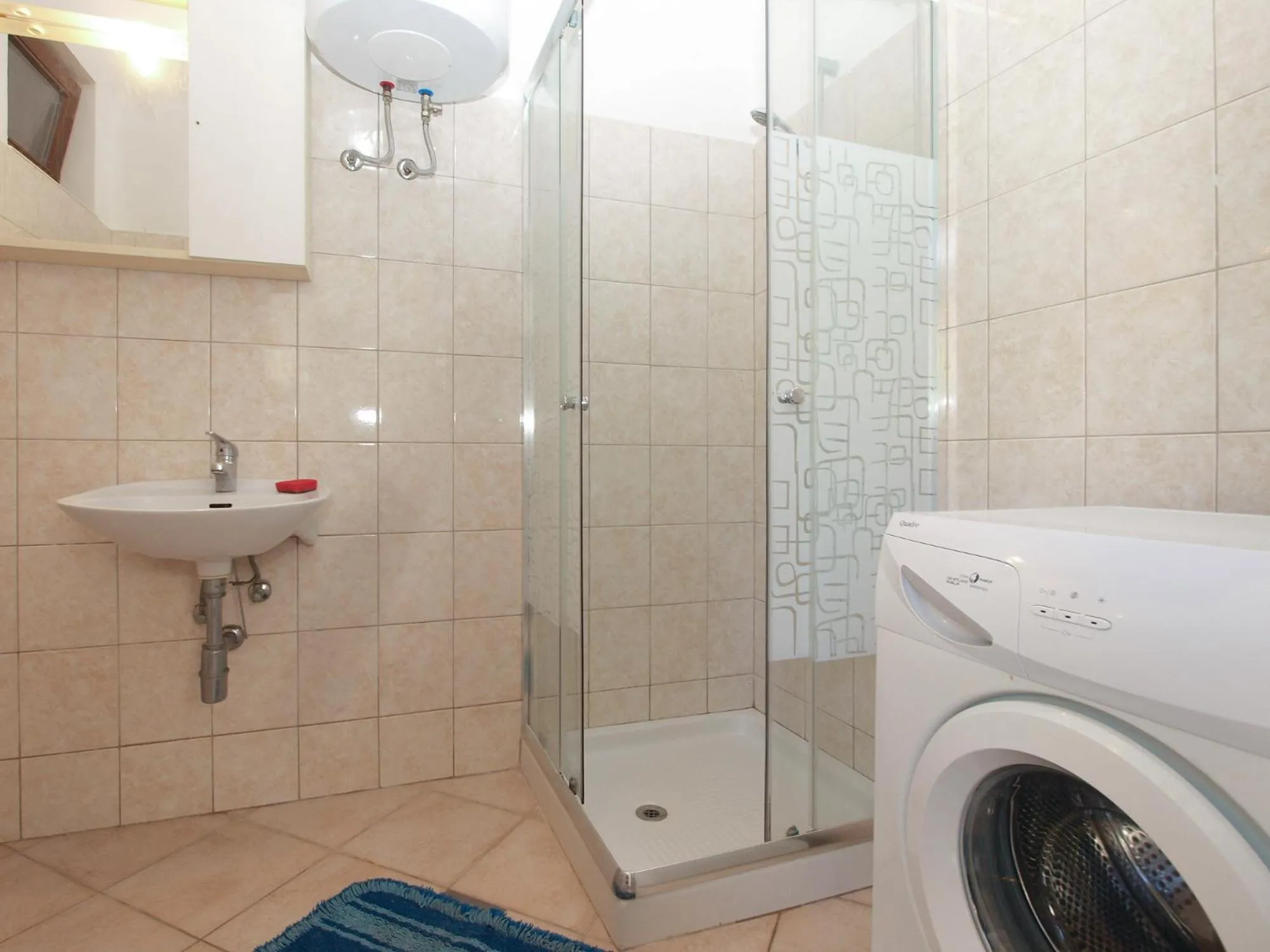 Shower in Apartment Sonja 695