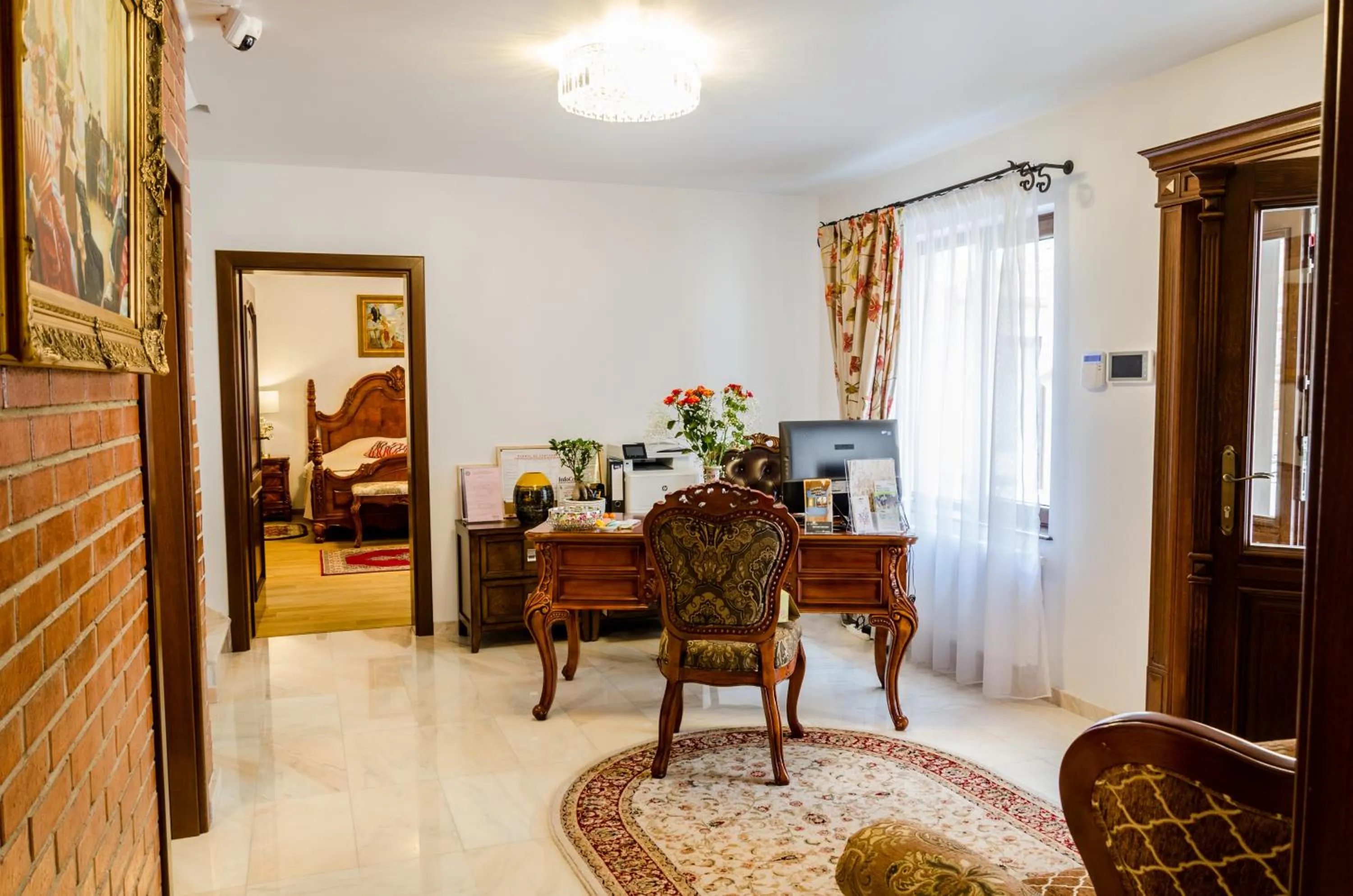 Lobby or reception, Bed in Cetatea Medievala