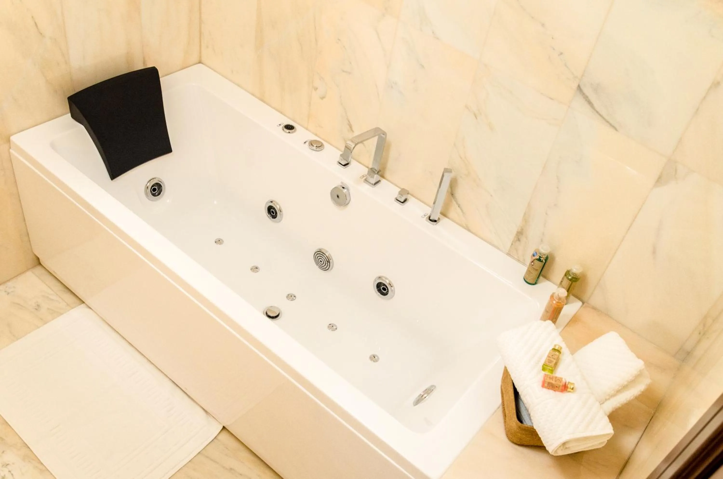 Hot Tub in Cetatea Medievala