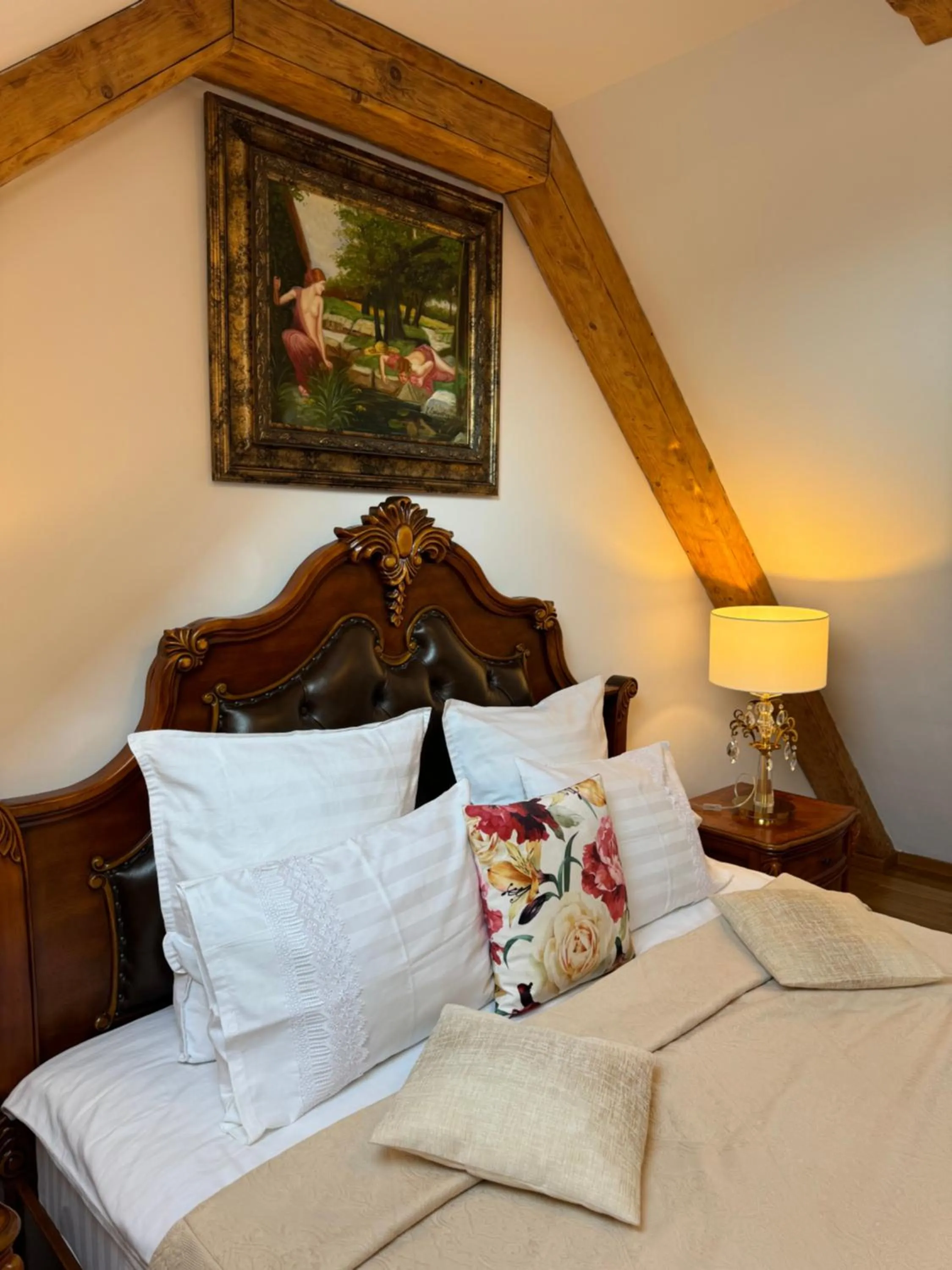 Bed in Cetatea Medievala