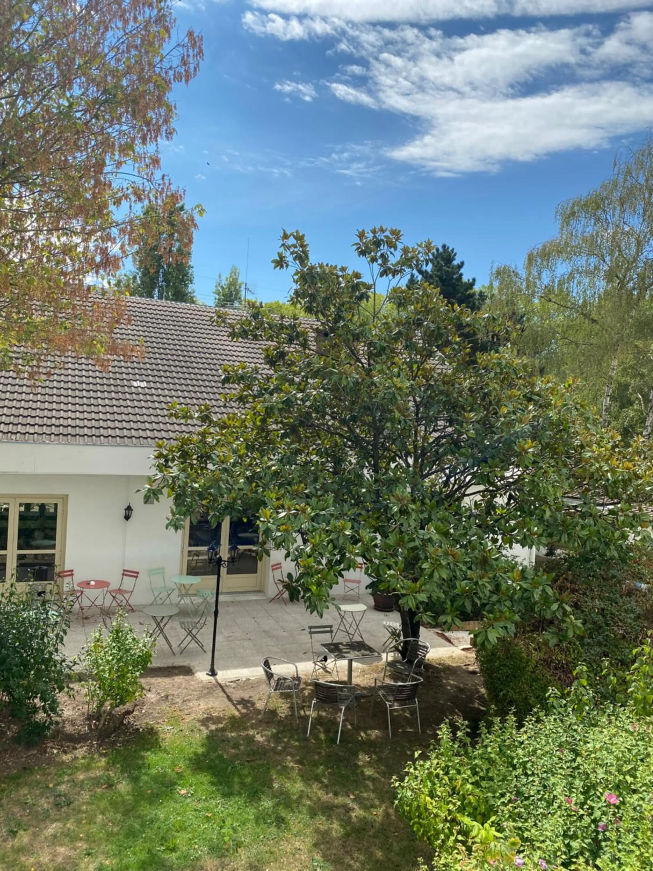 Property building in Greet Hôtel Villeneuve la Garenne - rénové