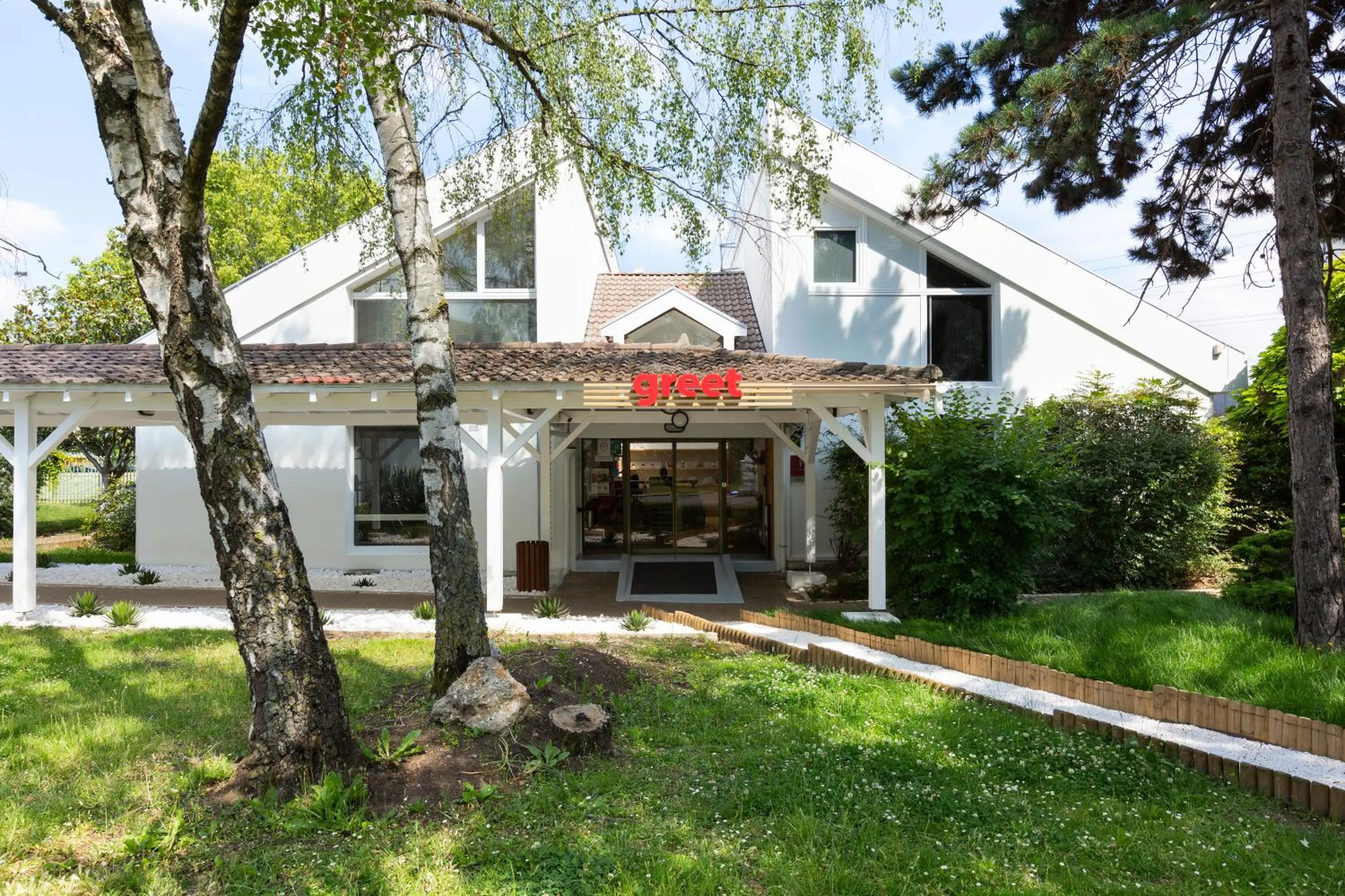 Property building in Greet Hôtel Villeneuve la Garenne - rénové