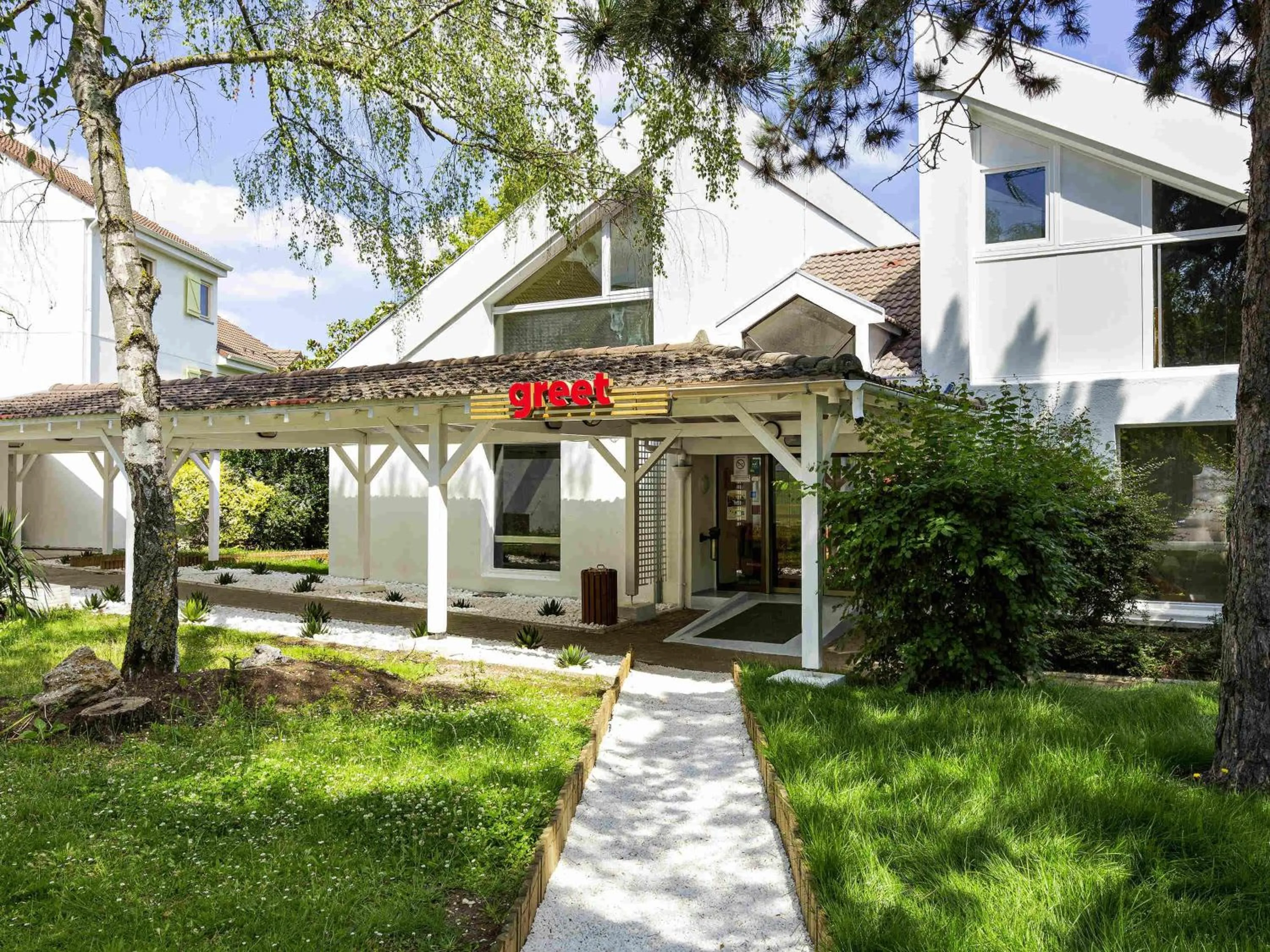 Property building in Greet Hôtel Villeneuve la Garenne - rénové