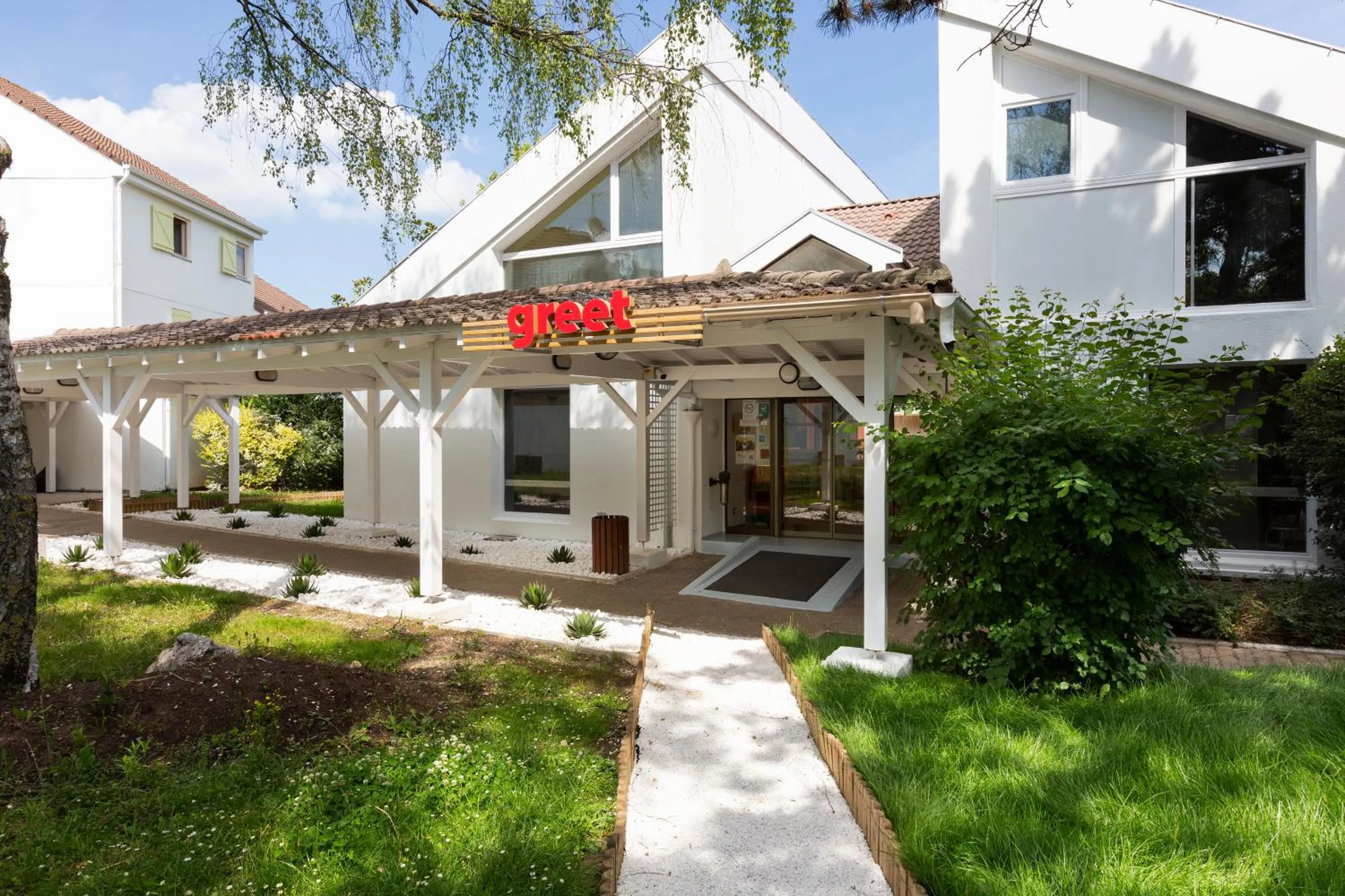 Property building in Greet Hôtel Villeneuve la Garenne - rénové