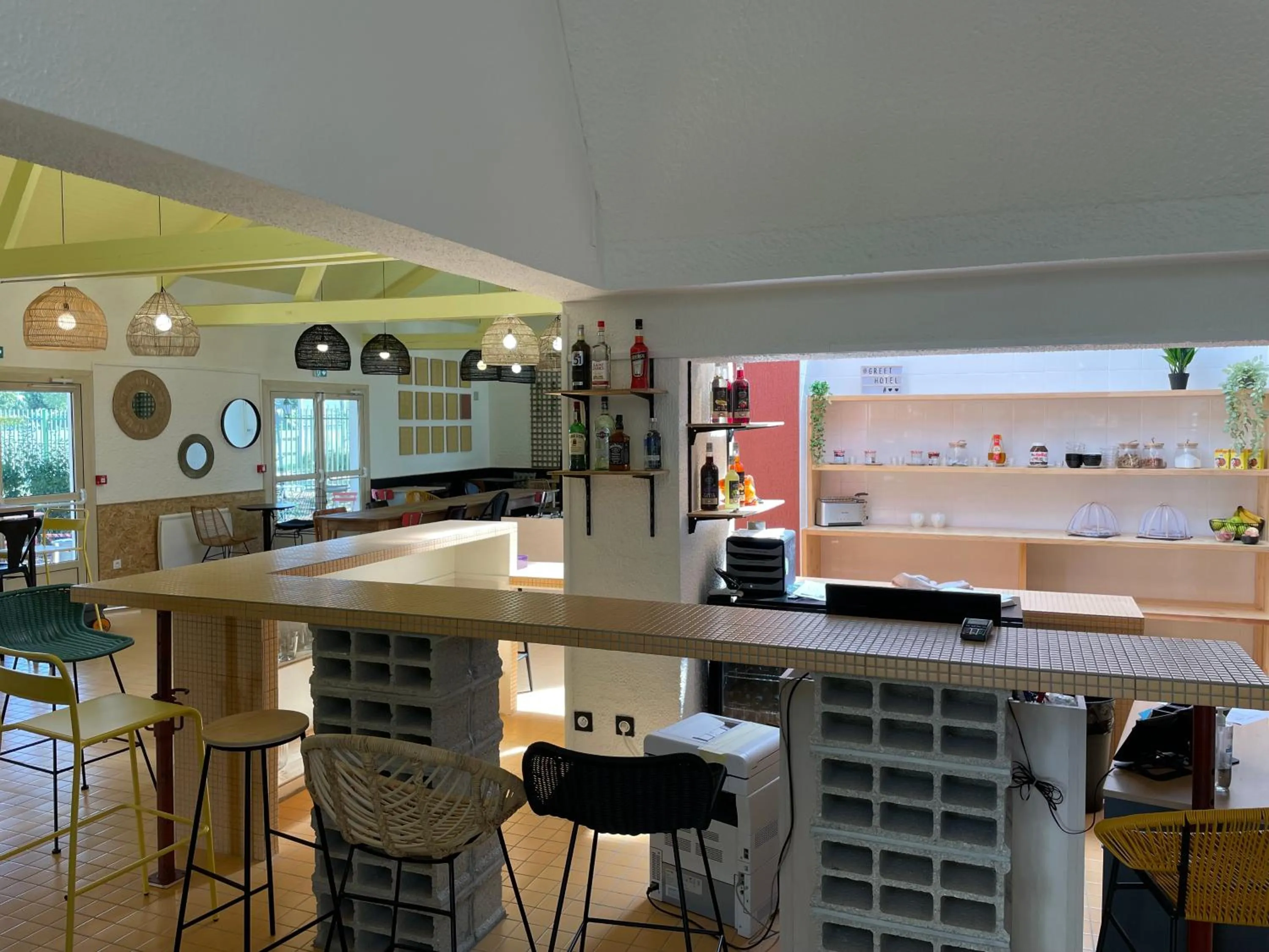 Lobby or reception in Greet Hôtel Villeneuve la Garenne - rénové