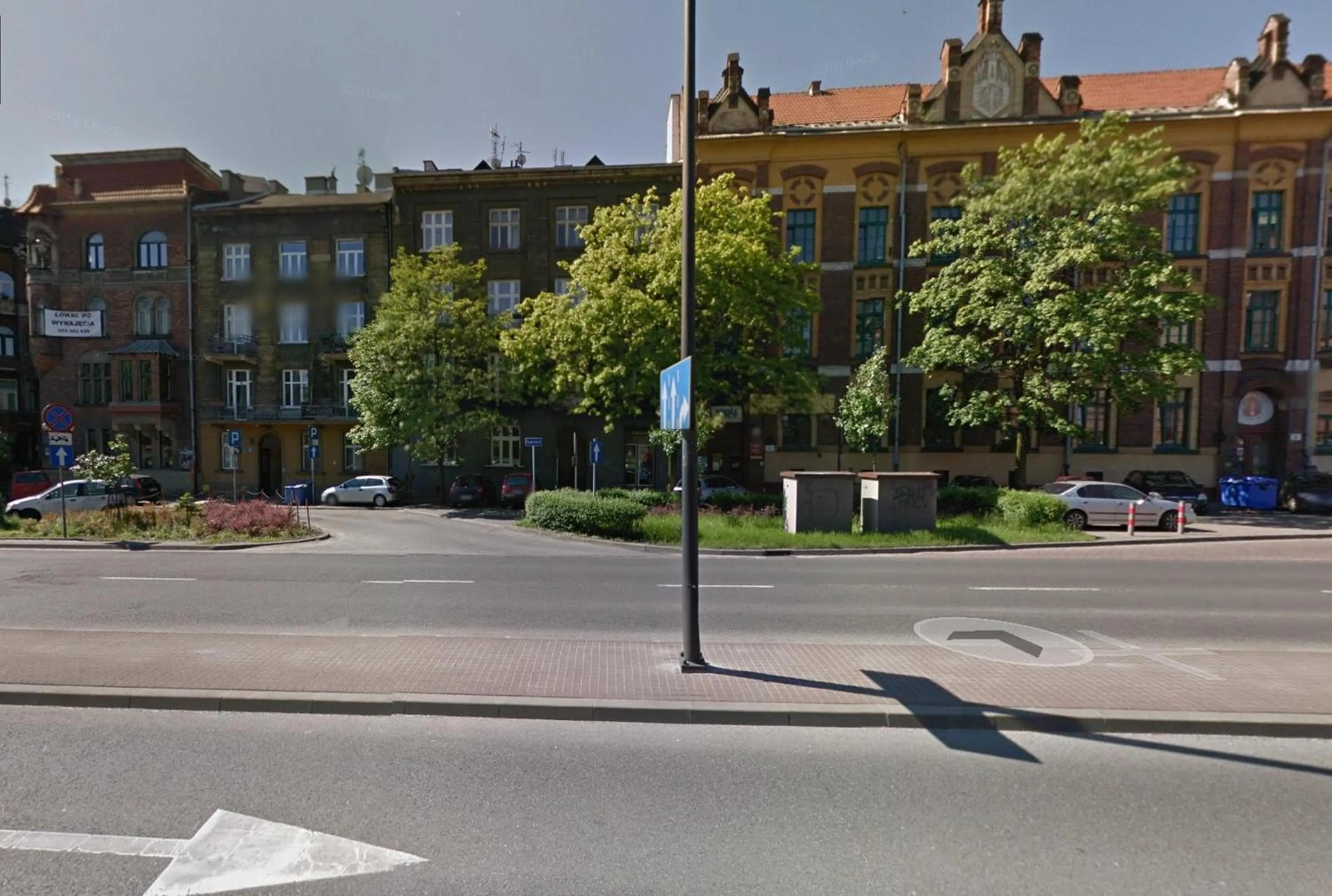 Property building in 2 Nights Apartments - great location, right next to Main Rail and Bus Station, 10 min to Main Square by foot