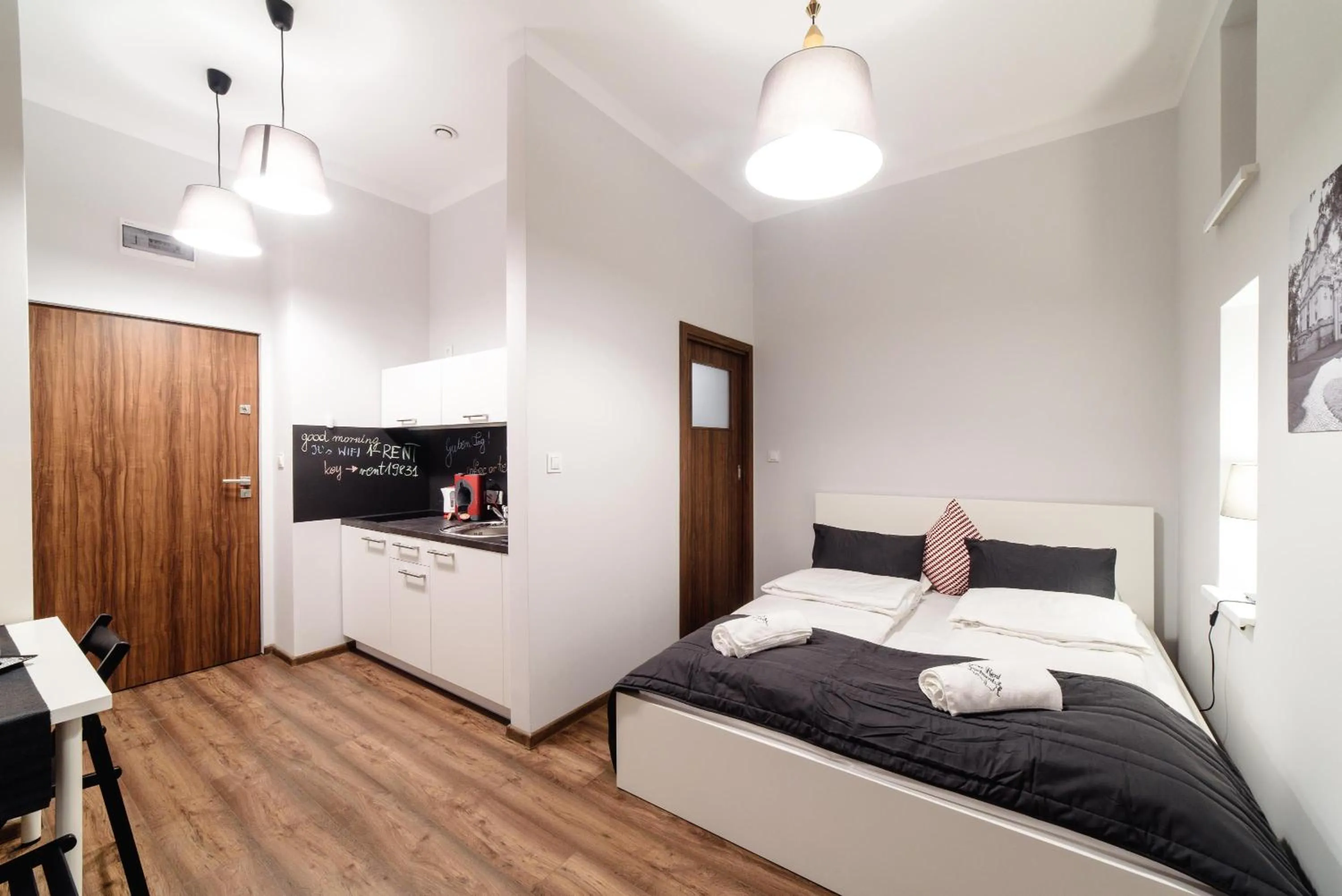 Other, Bed in 2 Nights Apartments - great location, right next to Main Rail and Bus Station, 10 min to Main Square by foot