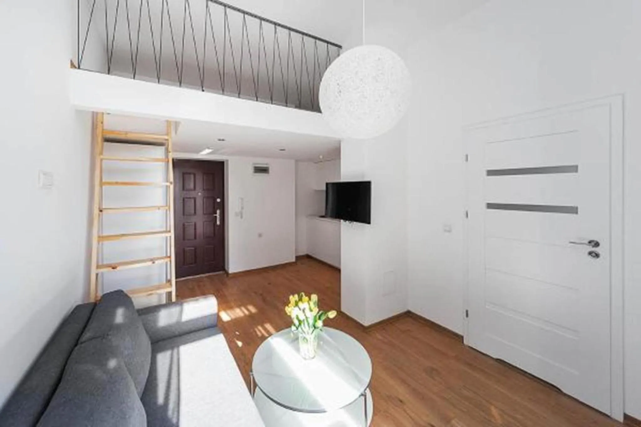 TV and multimedia in 2 Nights Apartments - great location, right next to Main Rail and Bus Station, 10 min to Main Square by foot