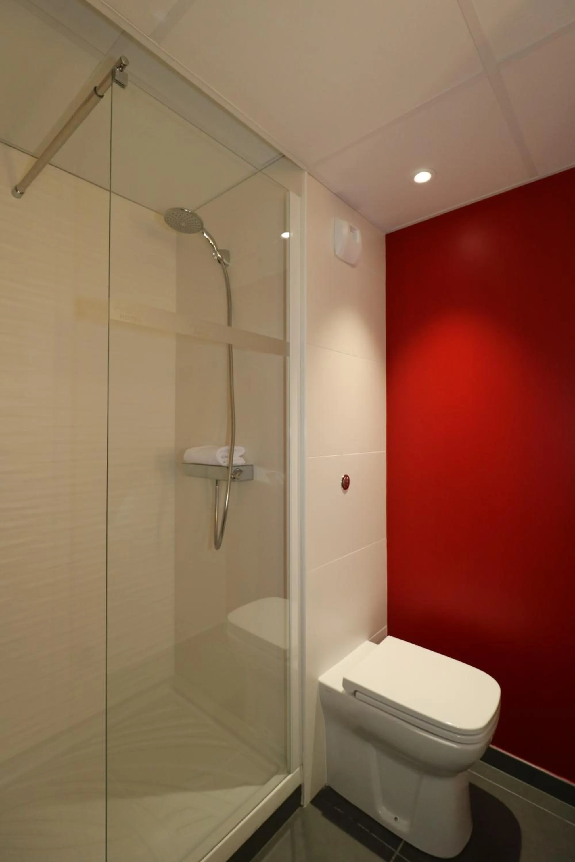 Shower in Hotel Arena Toulouse
