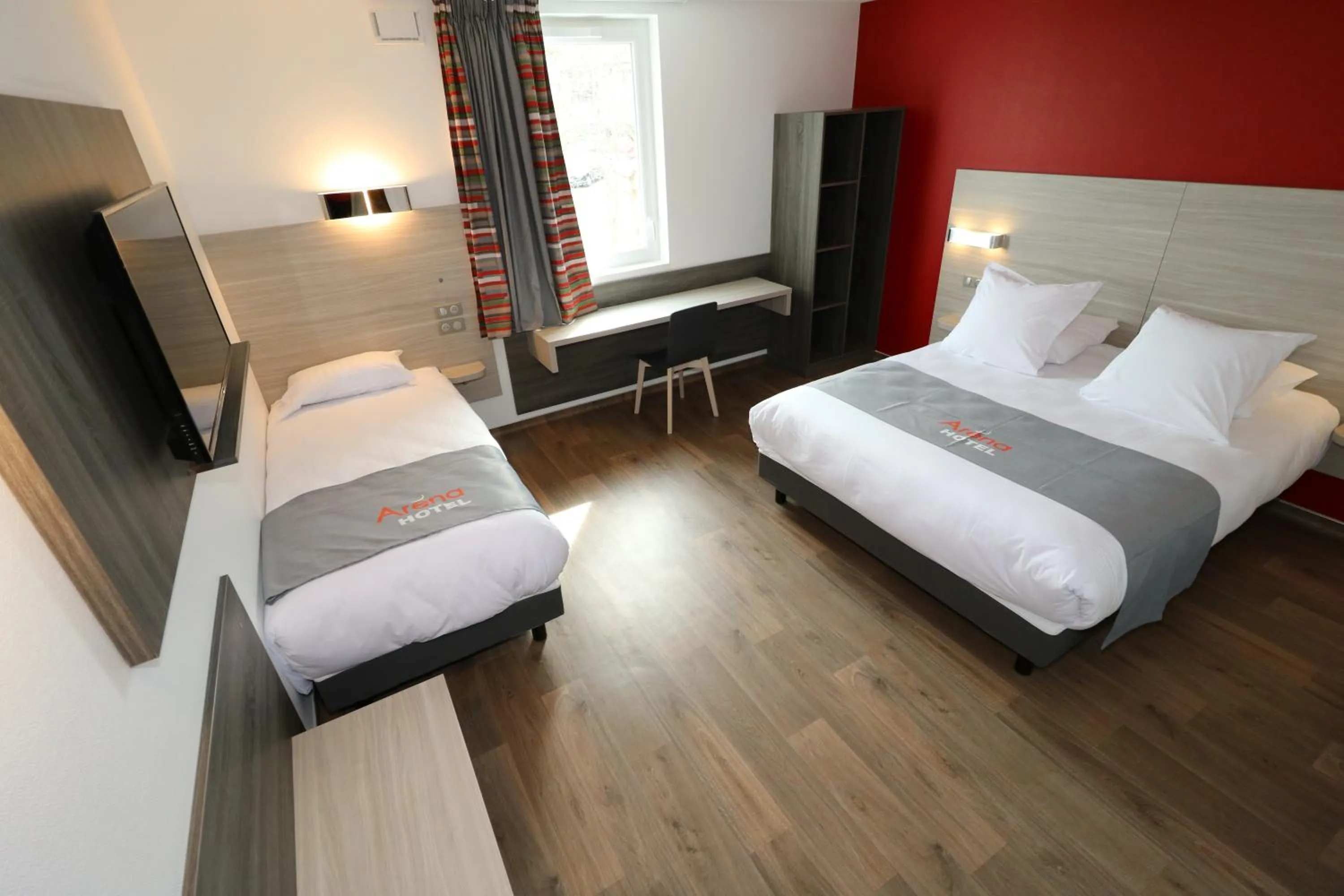 Photo of the whole room, Bed in Hotel Arena Toulouse