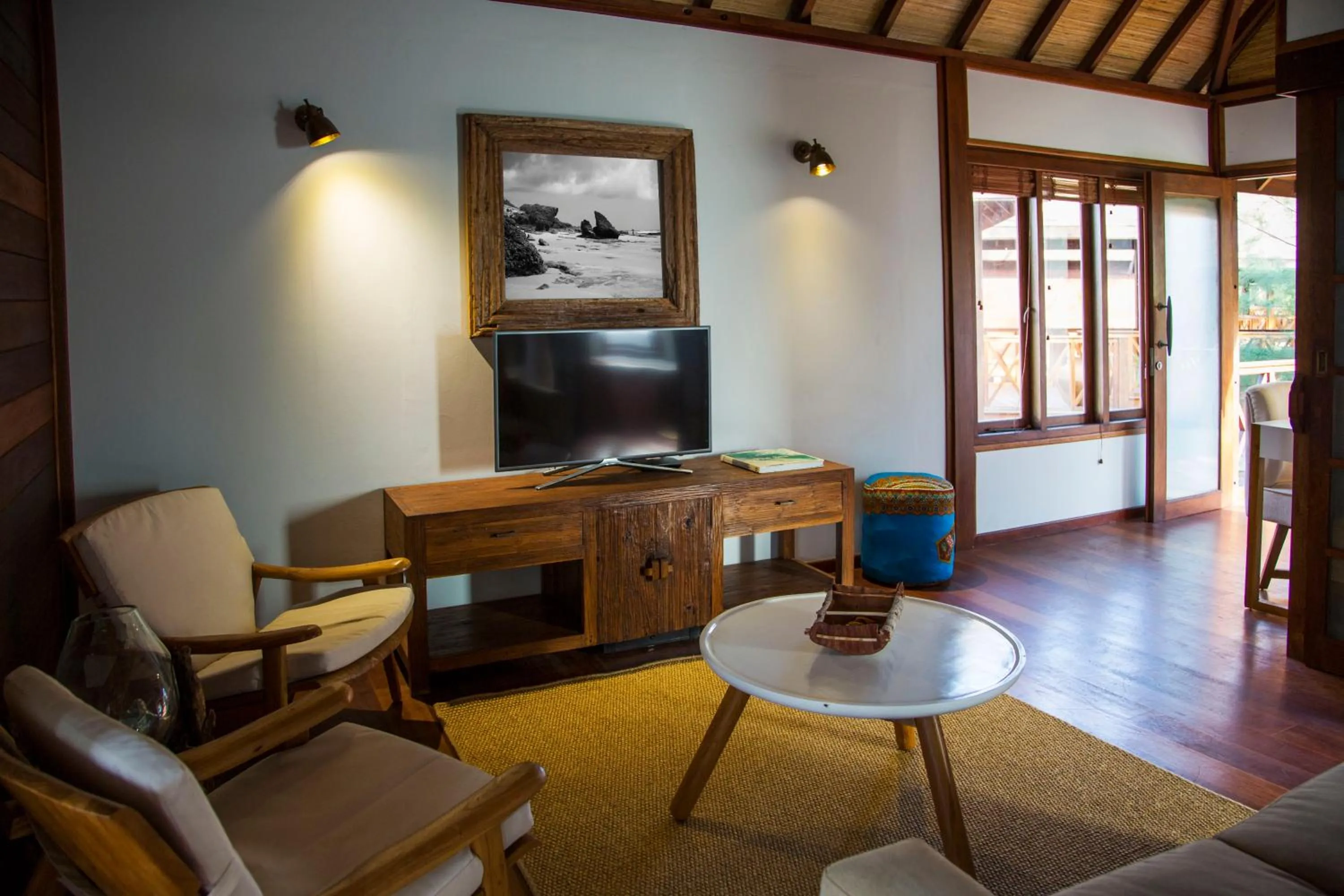 TV and multimedia in Sentidos Beach Retreat