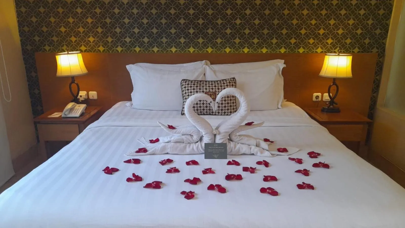 Bed in Abhayagiri - Sumberwatu Heritage Resort