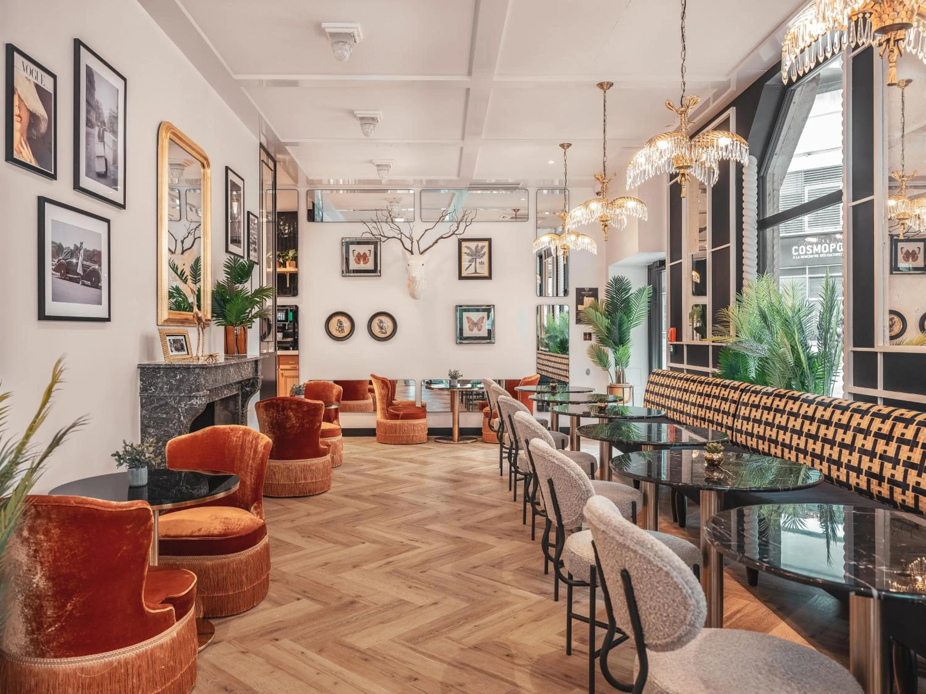 Seating area in Billie Hôtel