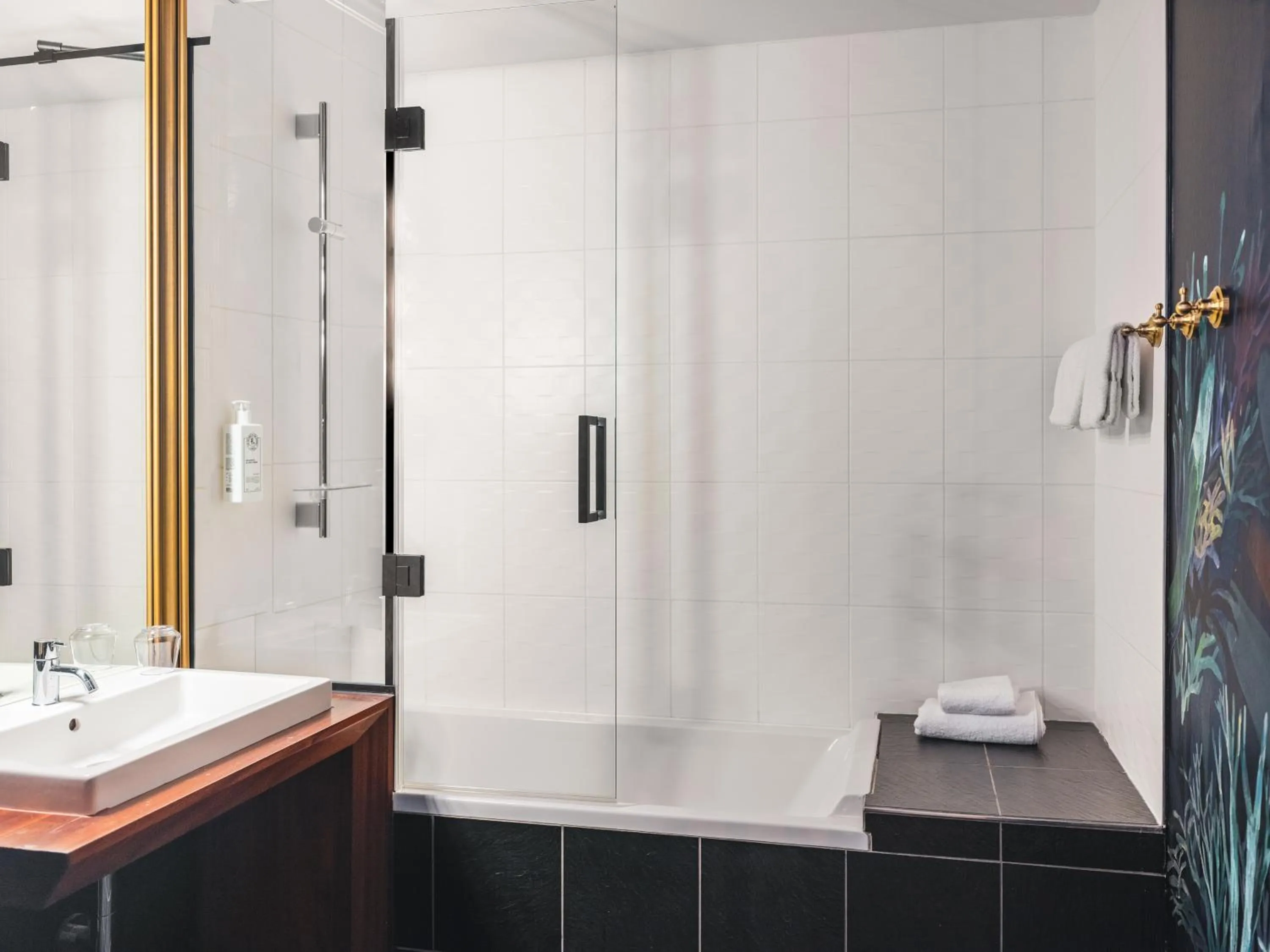 Bathroom in Billie Hôtel