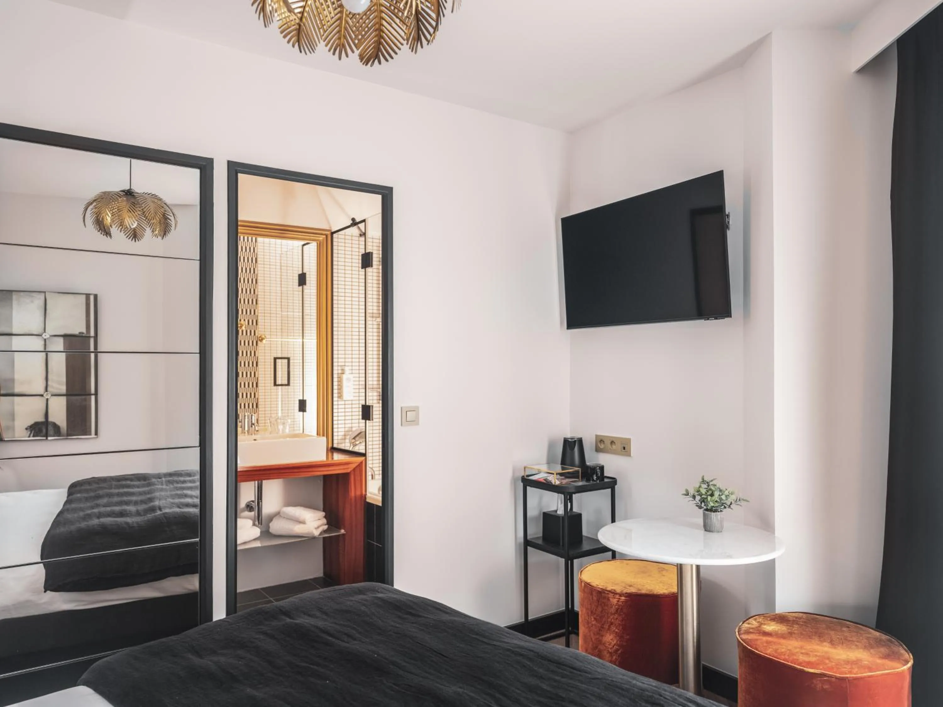 Bed in Billie Hôtel