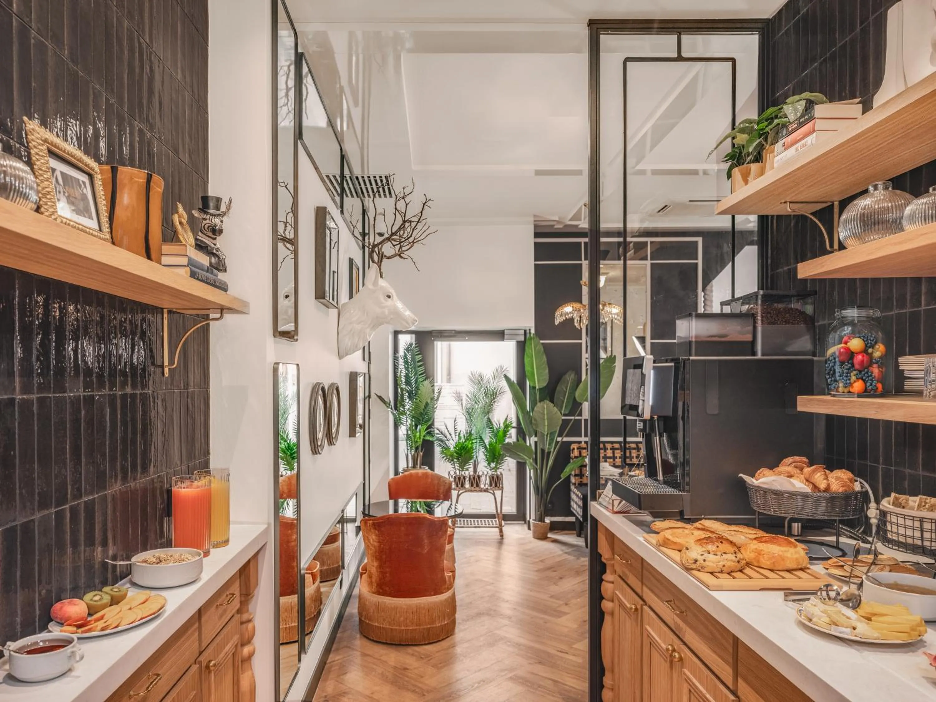 Buffet breakfast in Billie Hôtel