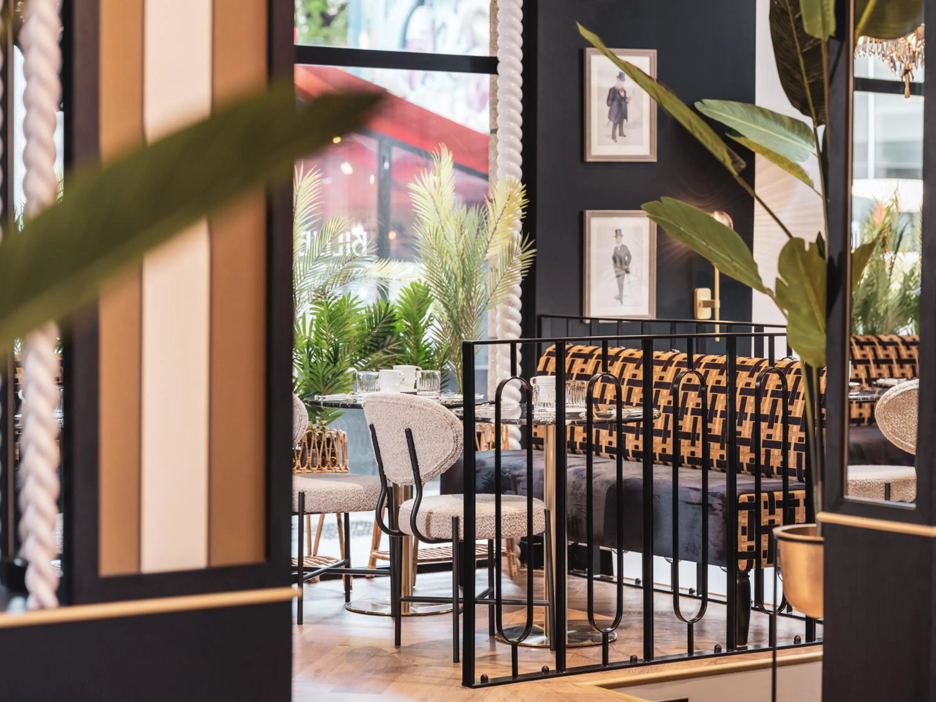 Seating area in Billie Hôtel