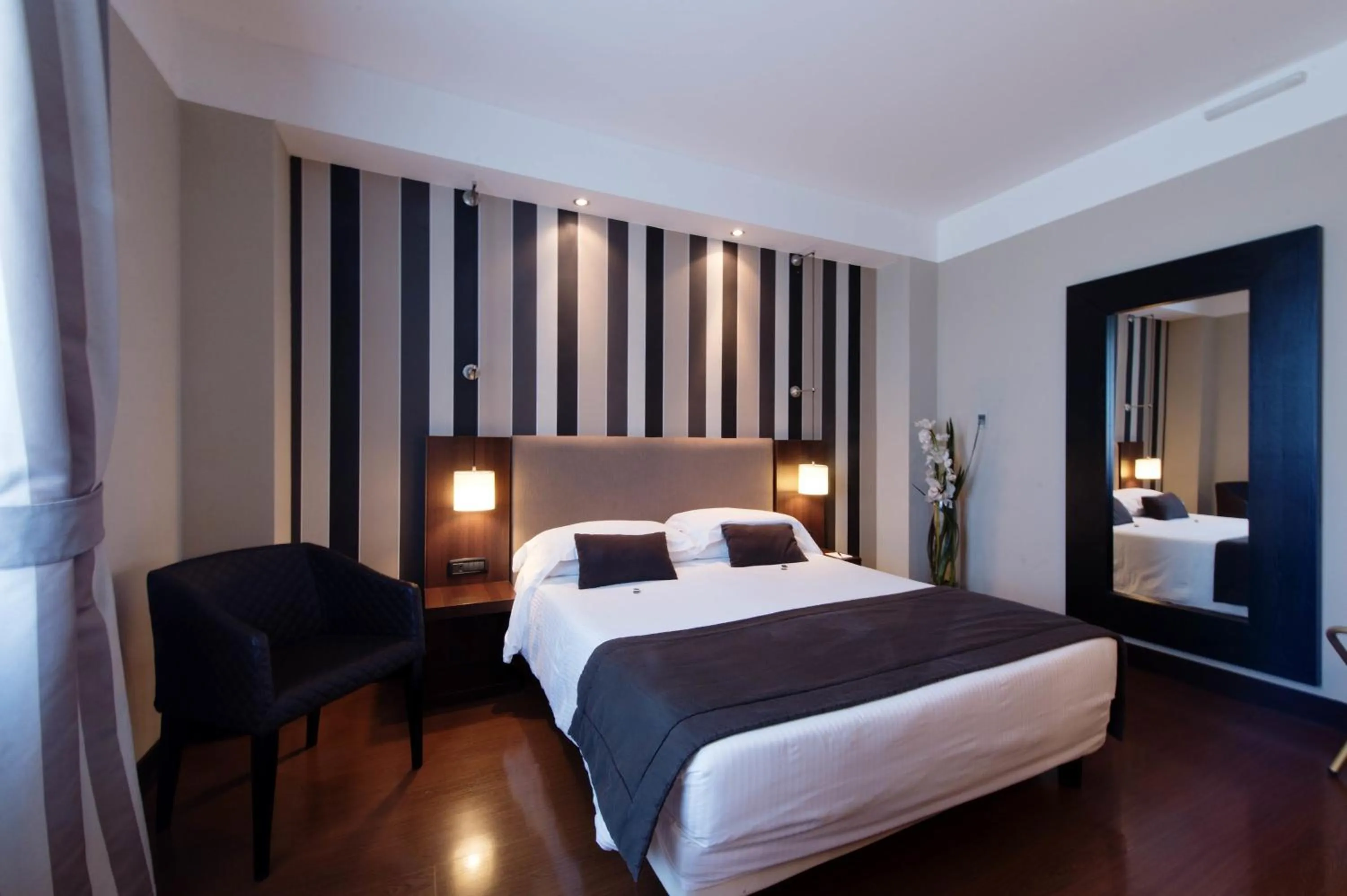 Photo of the whole room, Bed in TH Roma - Carpegna Palace