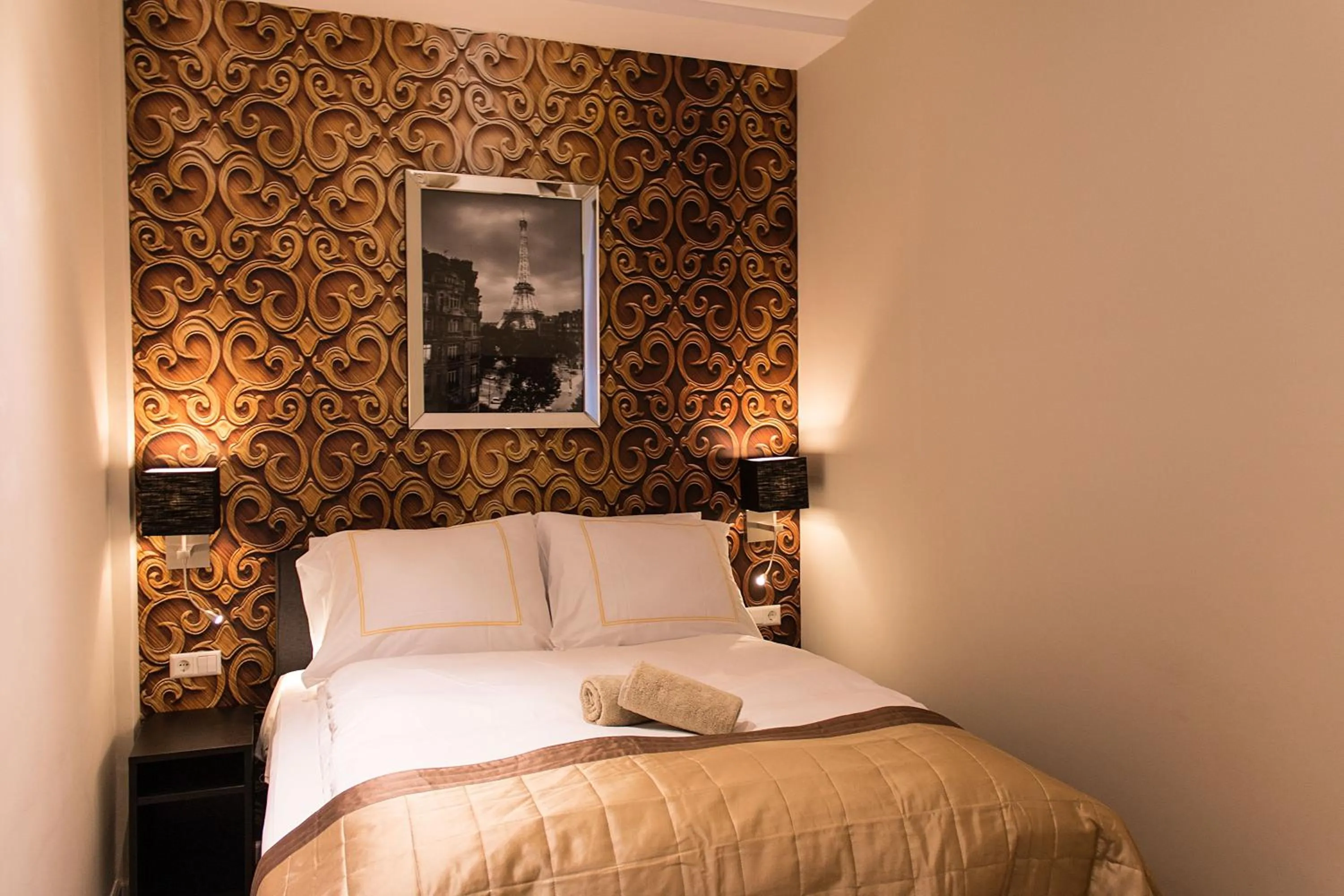 Bed in Royal Plaza Hotel Amsterdam