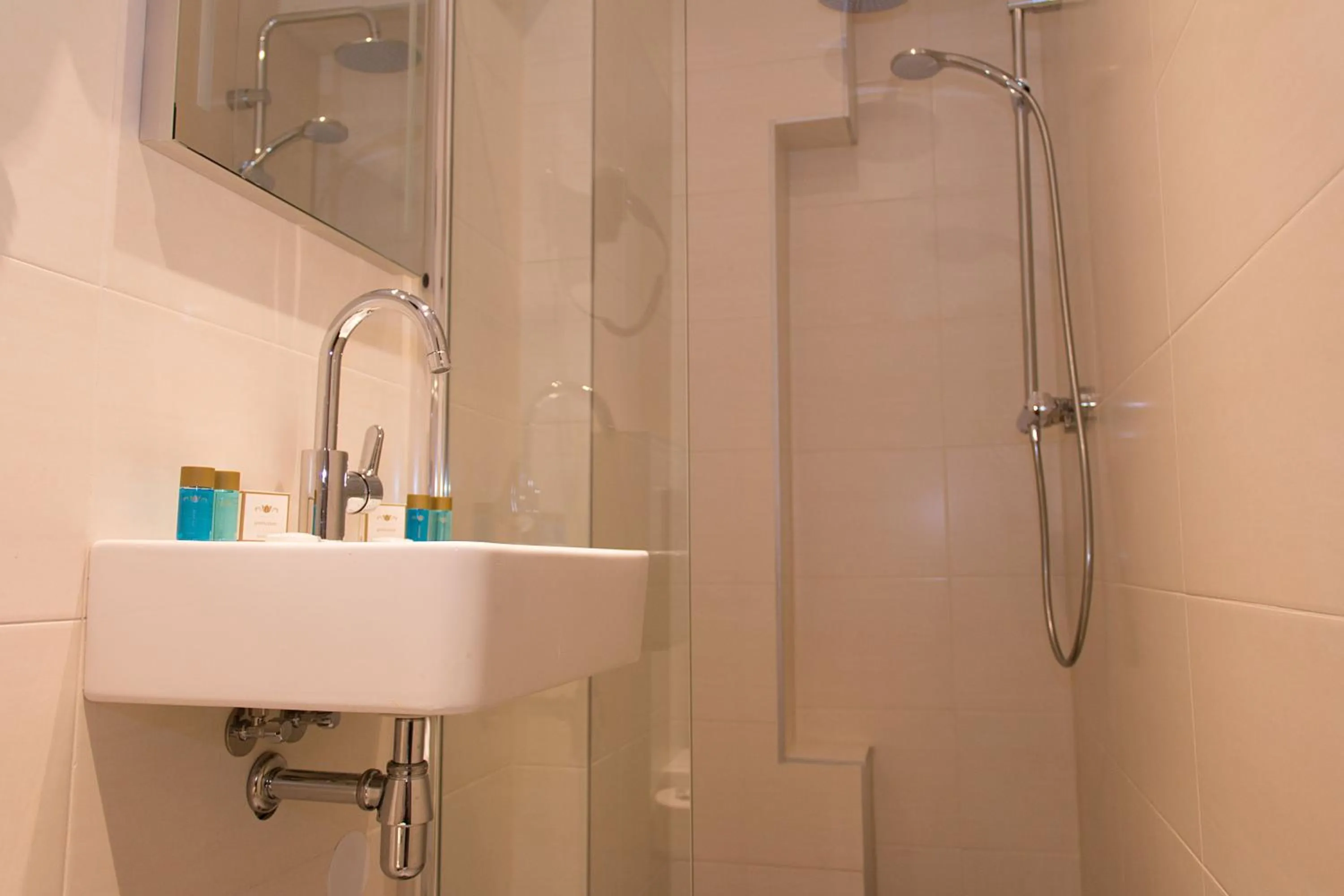 Bathroom in Royal Plaza Hotel Amsterdam