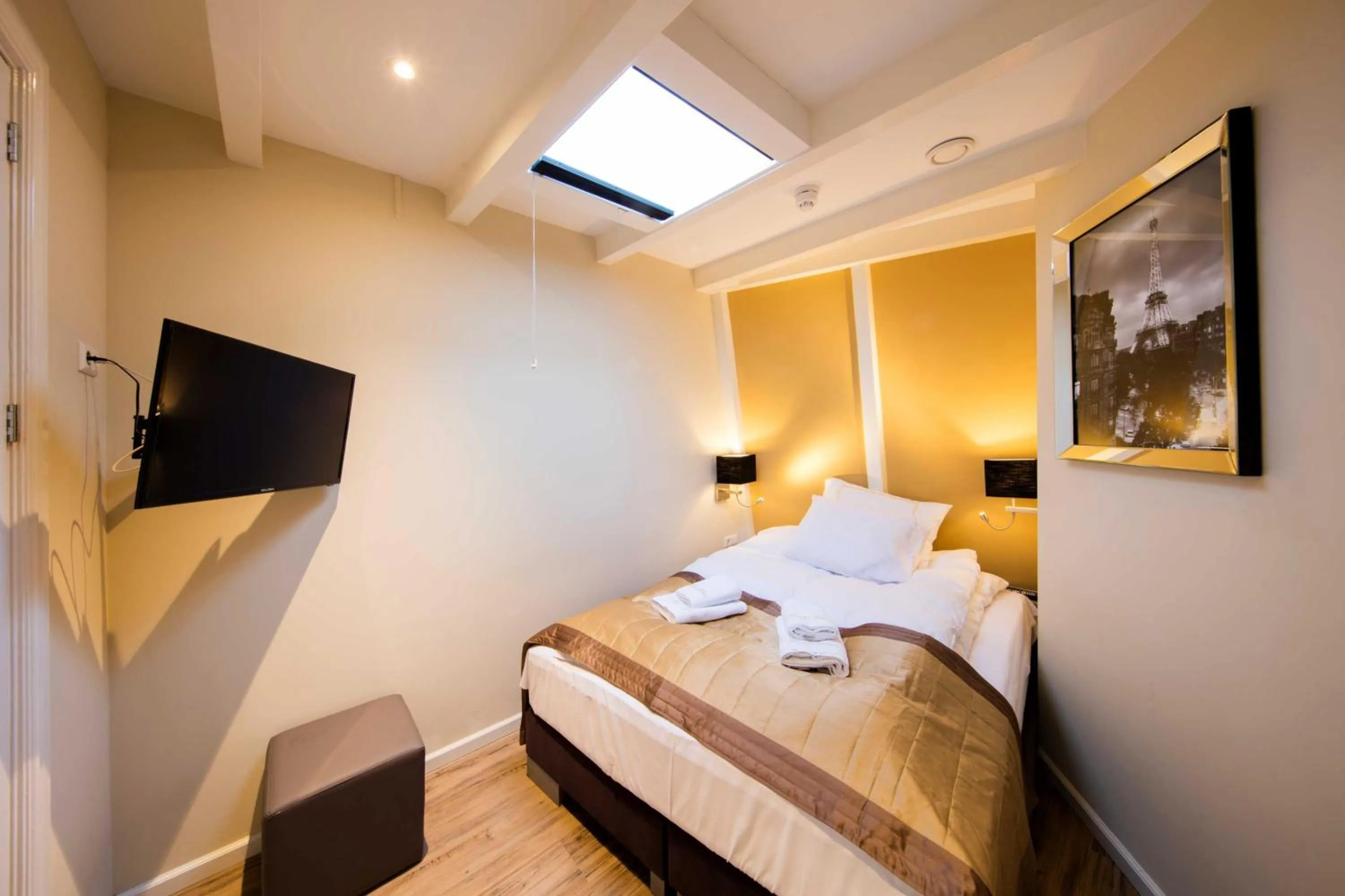 Bed in Royal Plaza Hotel Amsterdam