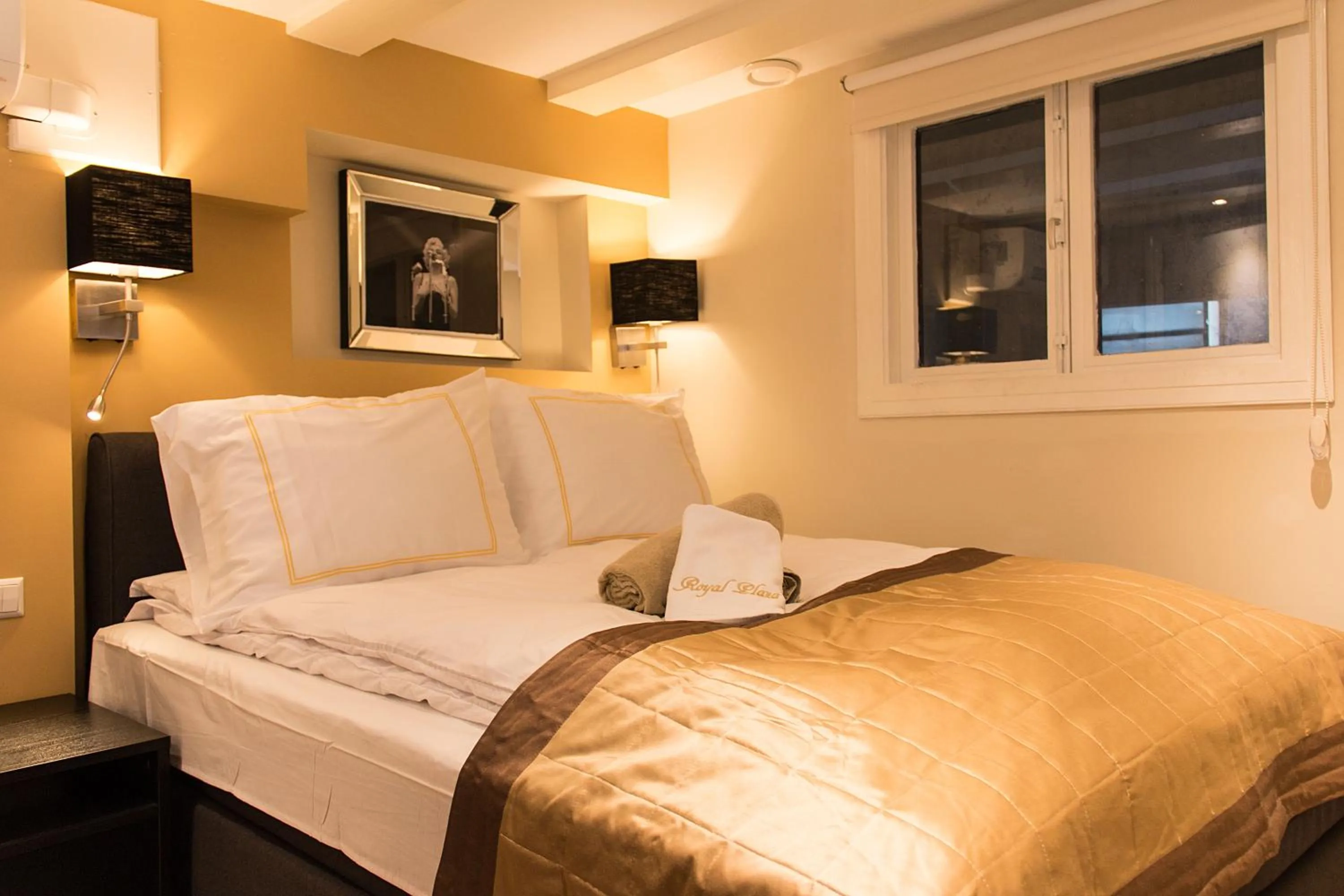 Bed in Royal Plaza Hotel Amsterdam