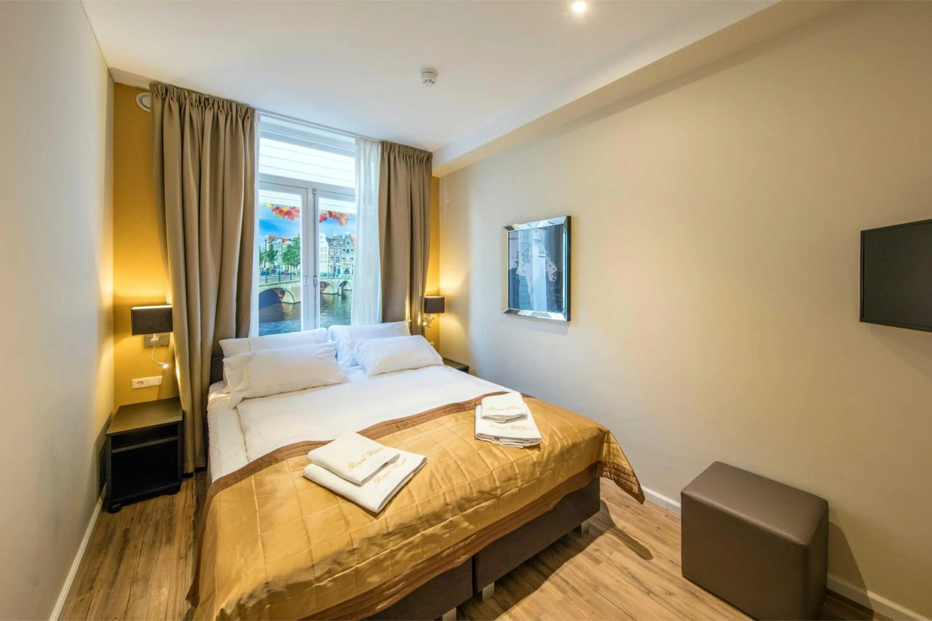 Bed in Royal Plaza Hotel Amsterdam