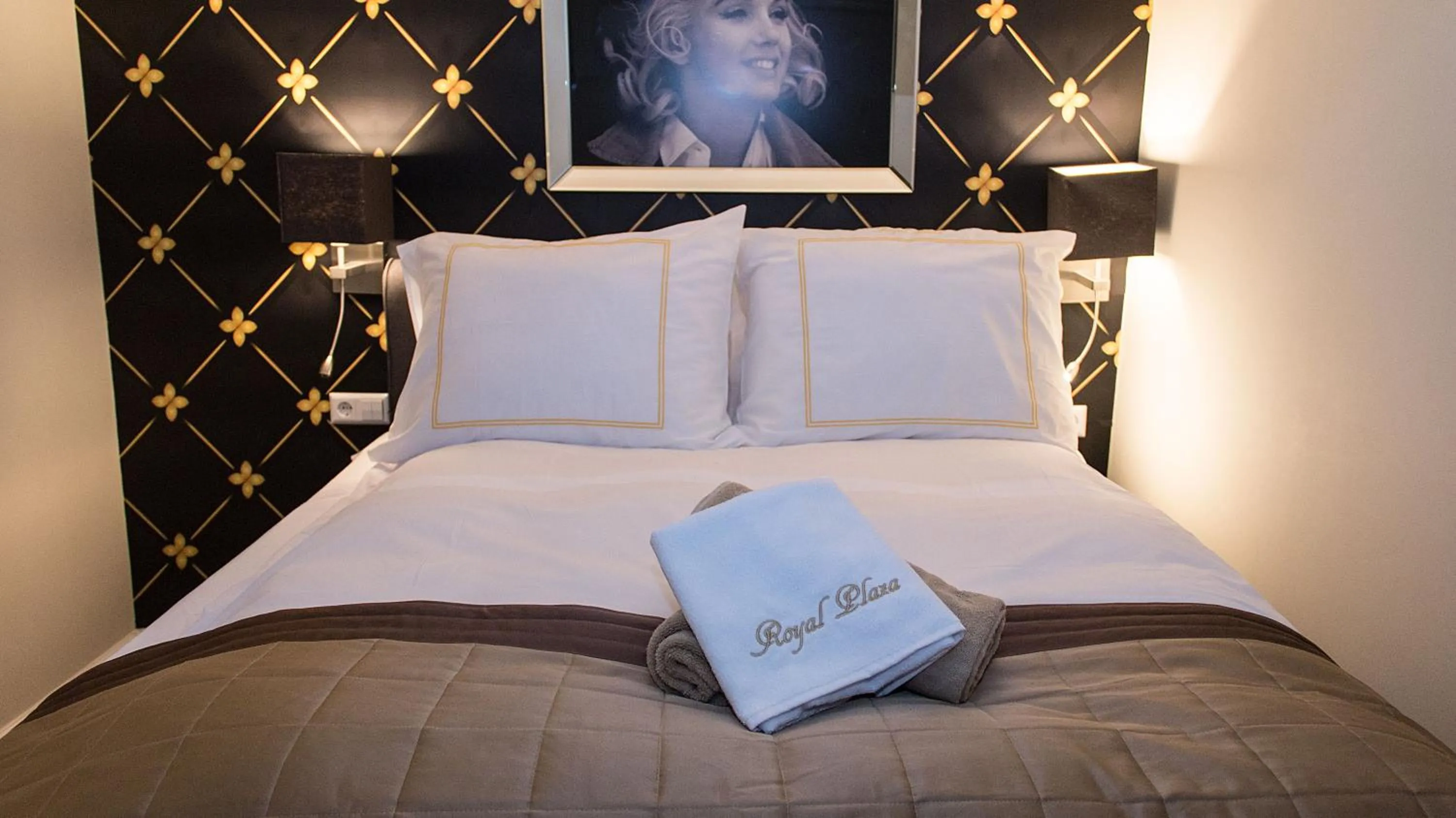 Bed in Royal Plaza Hotel Amsterdam