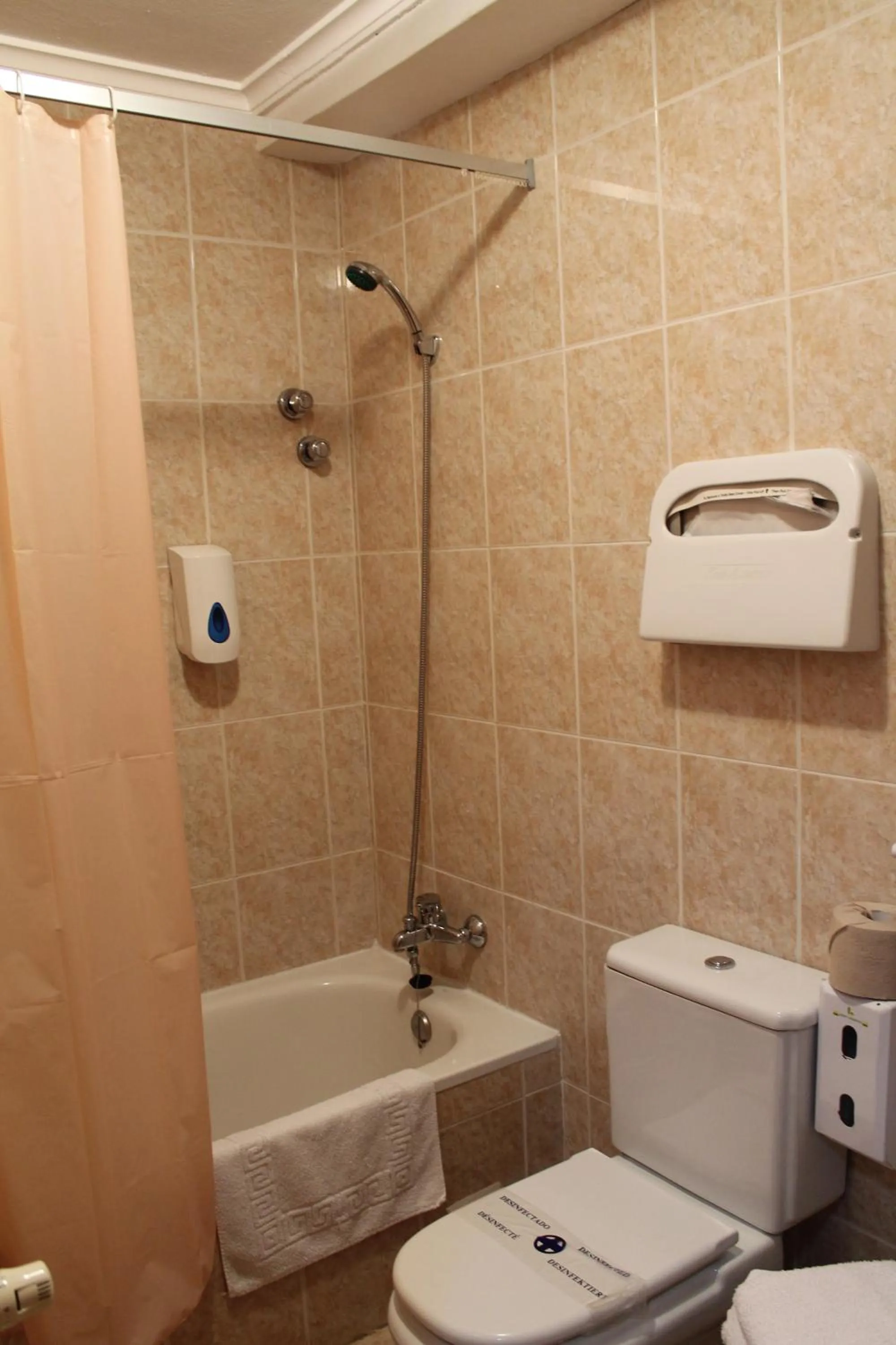 Bathroom in Hotel el Pino