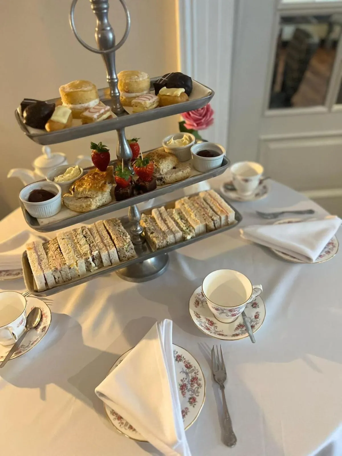 Food and drinks in Heath Cottage Hotel