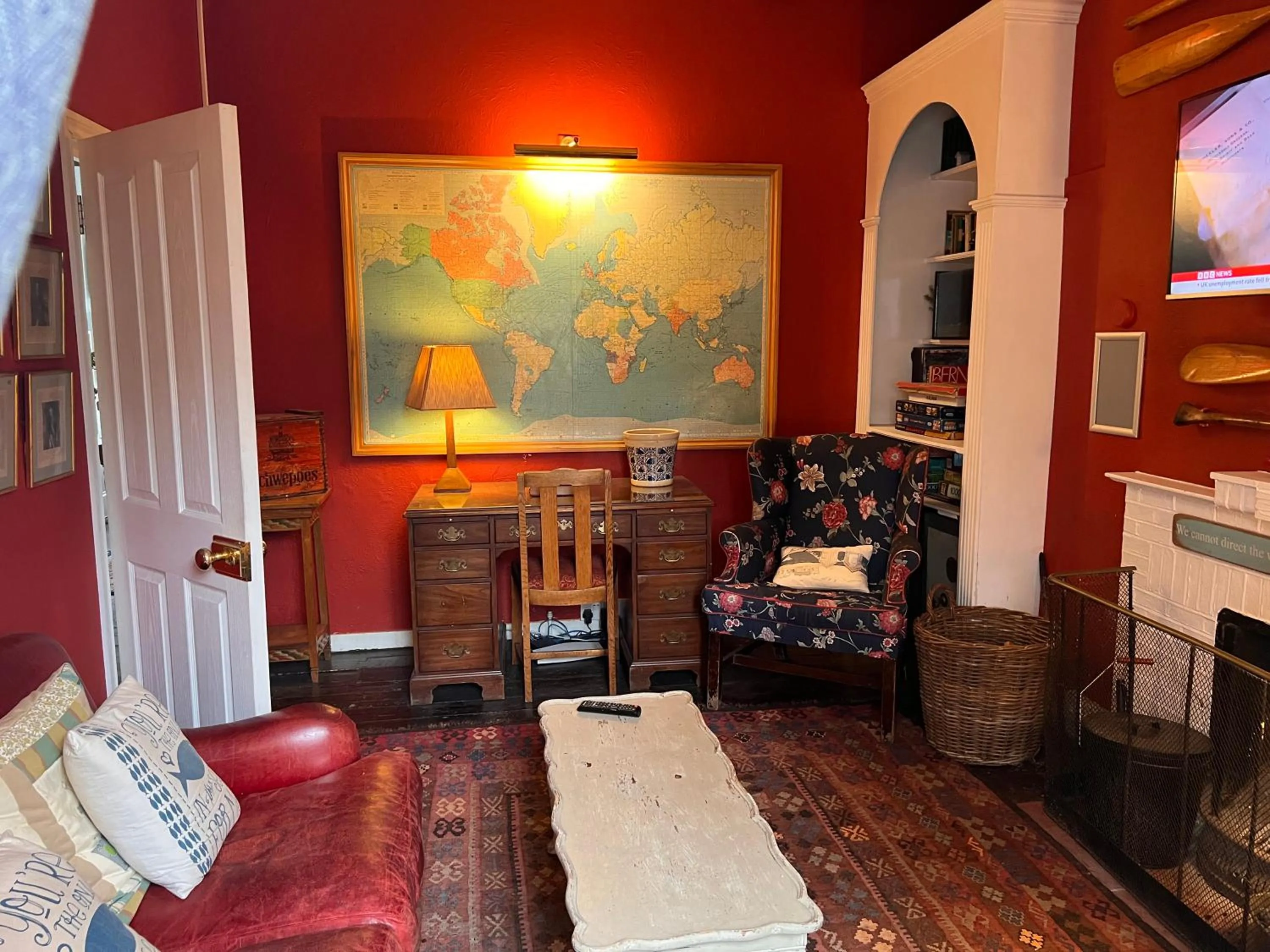 Communal lounge/ TV room in The Royal Harbour Hotel