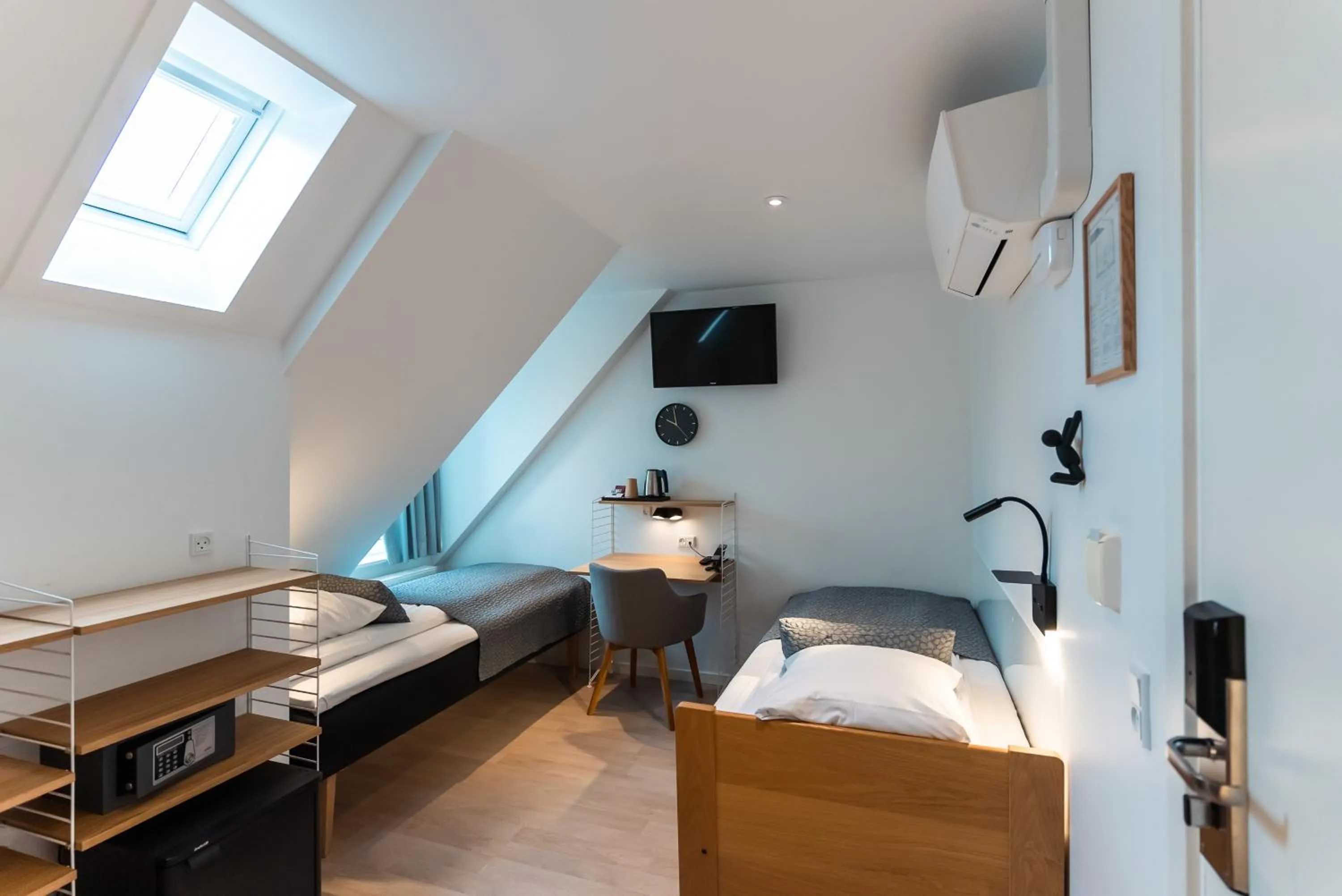 Coffee/tea facilities, Bed in Go Hotel Ansgar