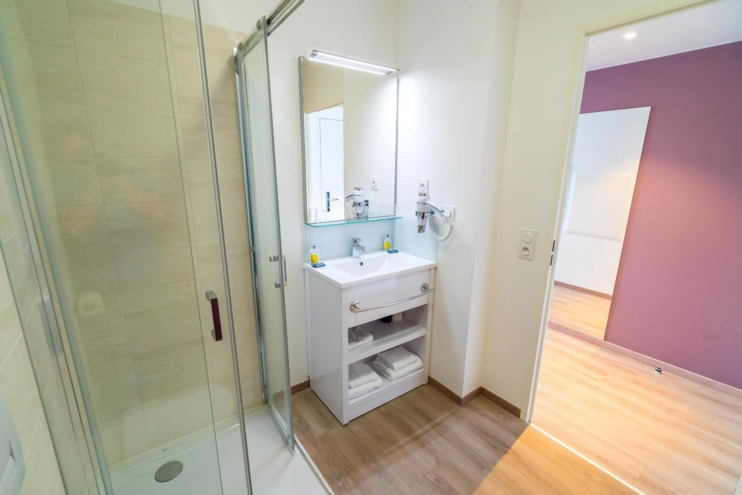 Shower in All Suites Appart Hôtel - Choisy-le-Roi