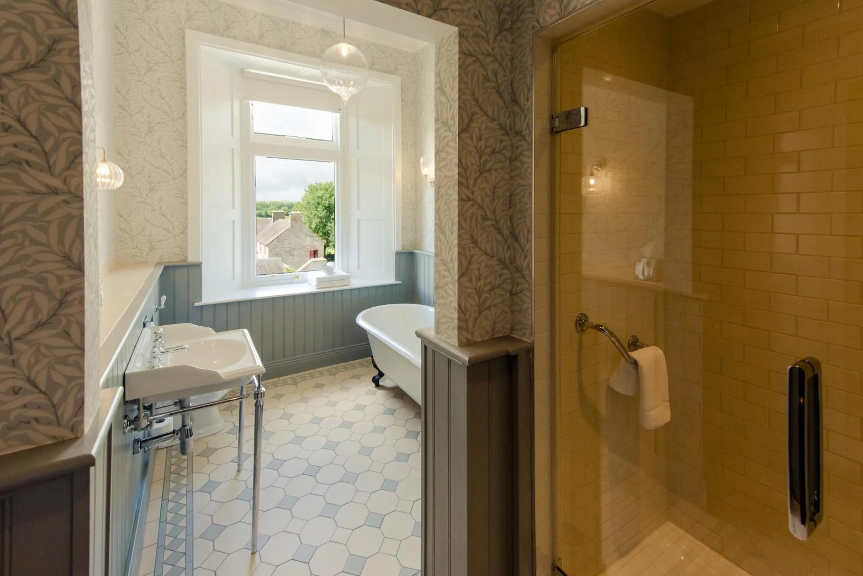 Shower in Cahernane House Hotel