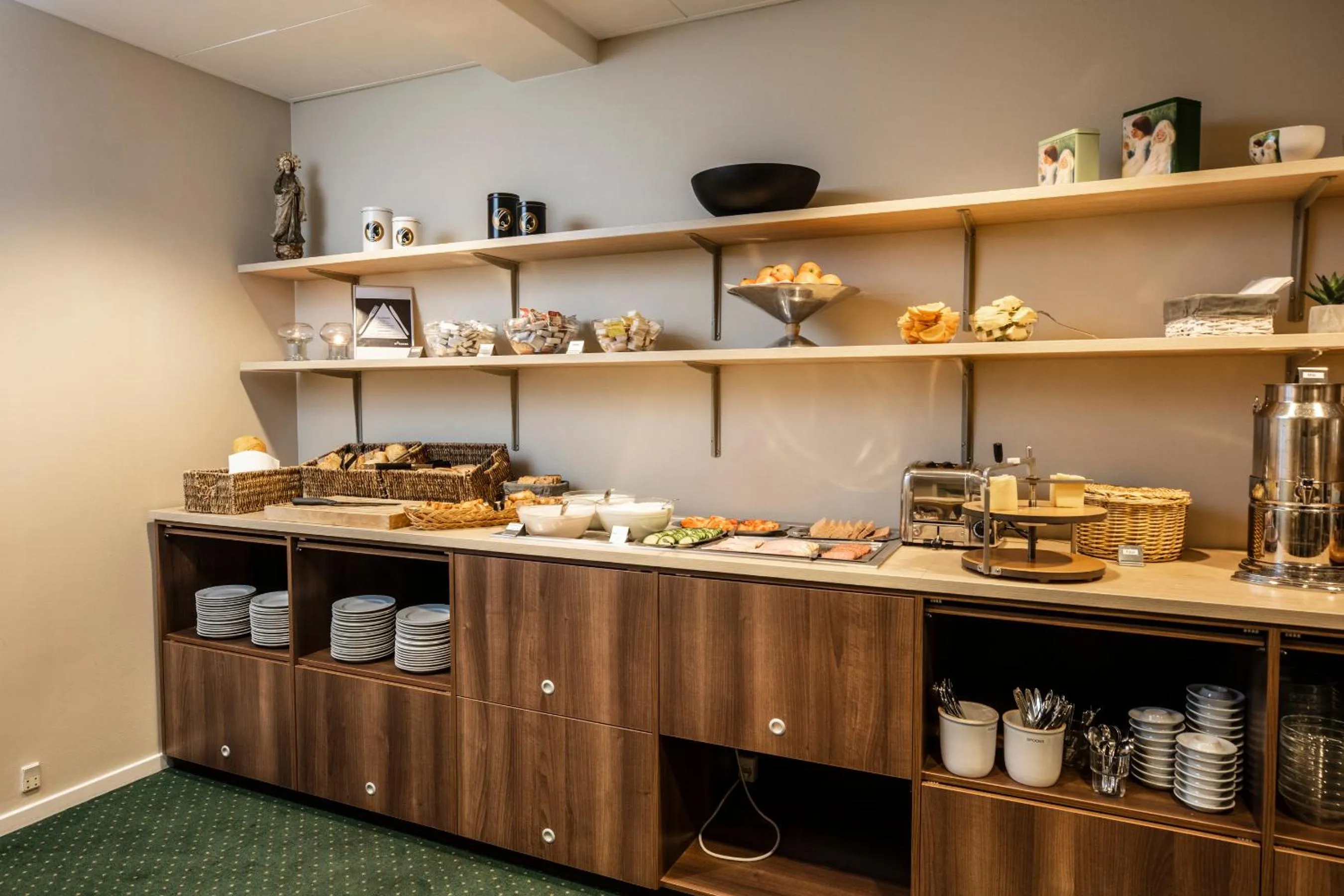 Breakfast in City Hotel Nebo