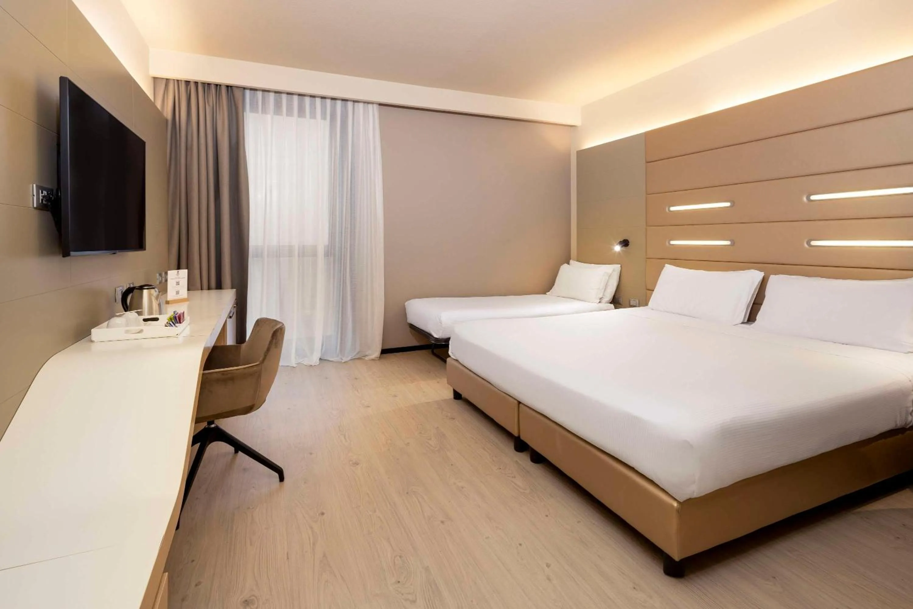 Coffee/tea facilities, Bed in Best Western Plus Tower Hotel Bologna