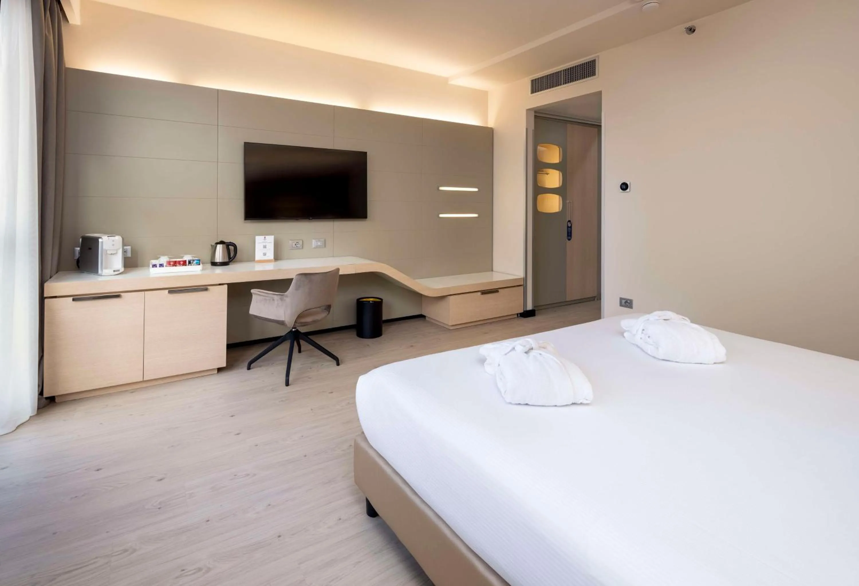 Bedroom, Bed in Best Western Plus Tower Hotel Bologna